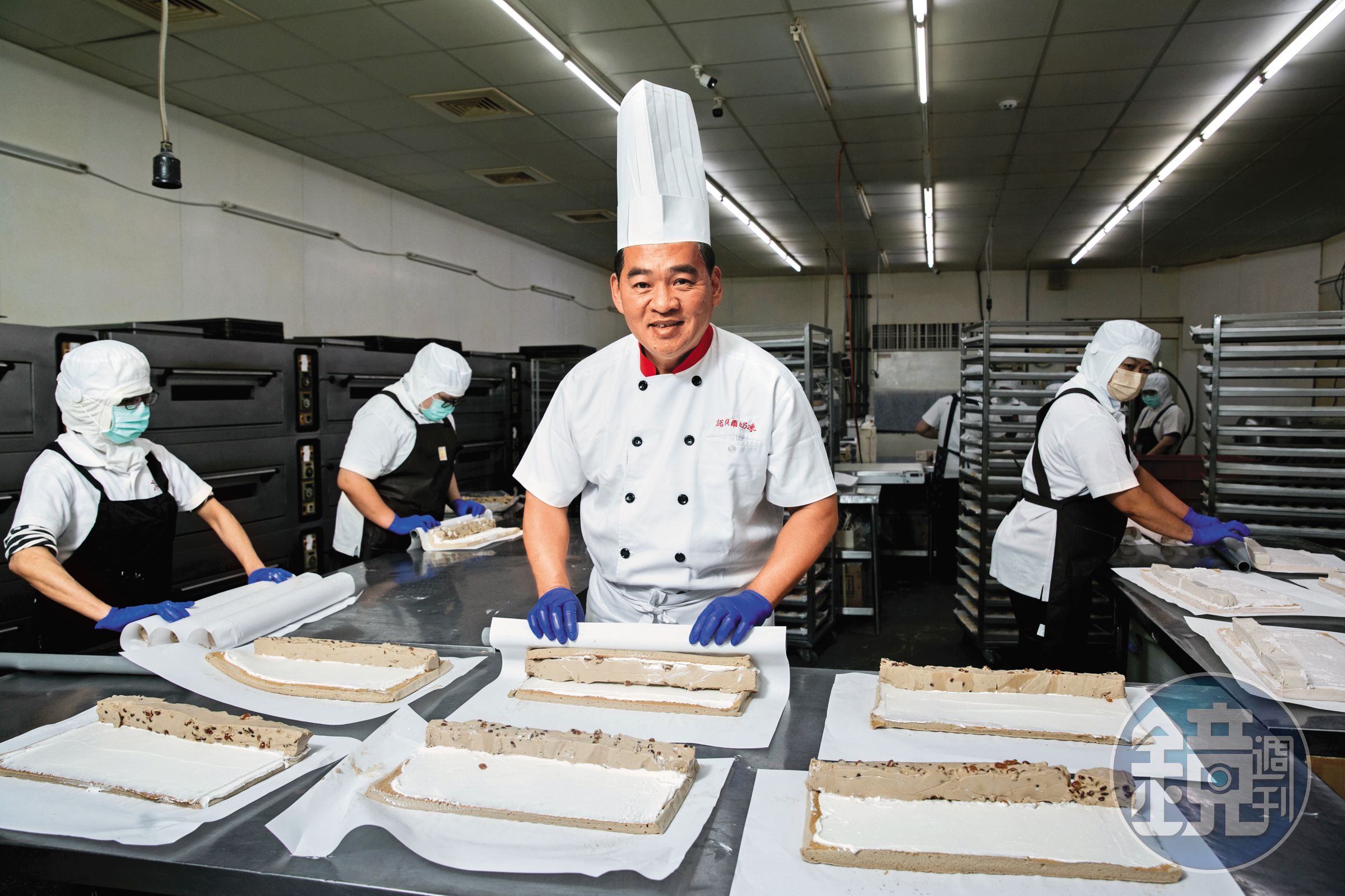 諾貝爾原本只是在地麵包店，老闆張智聰首創研發出奶凍捲後，爆紅為全台知名的伴手禮店。