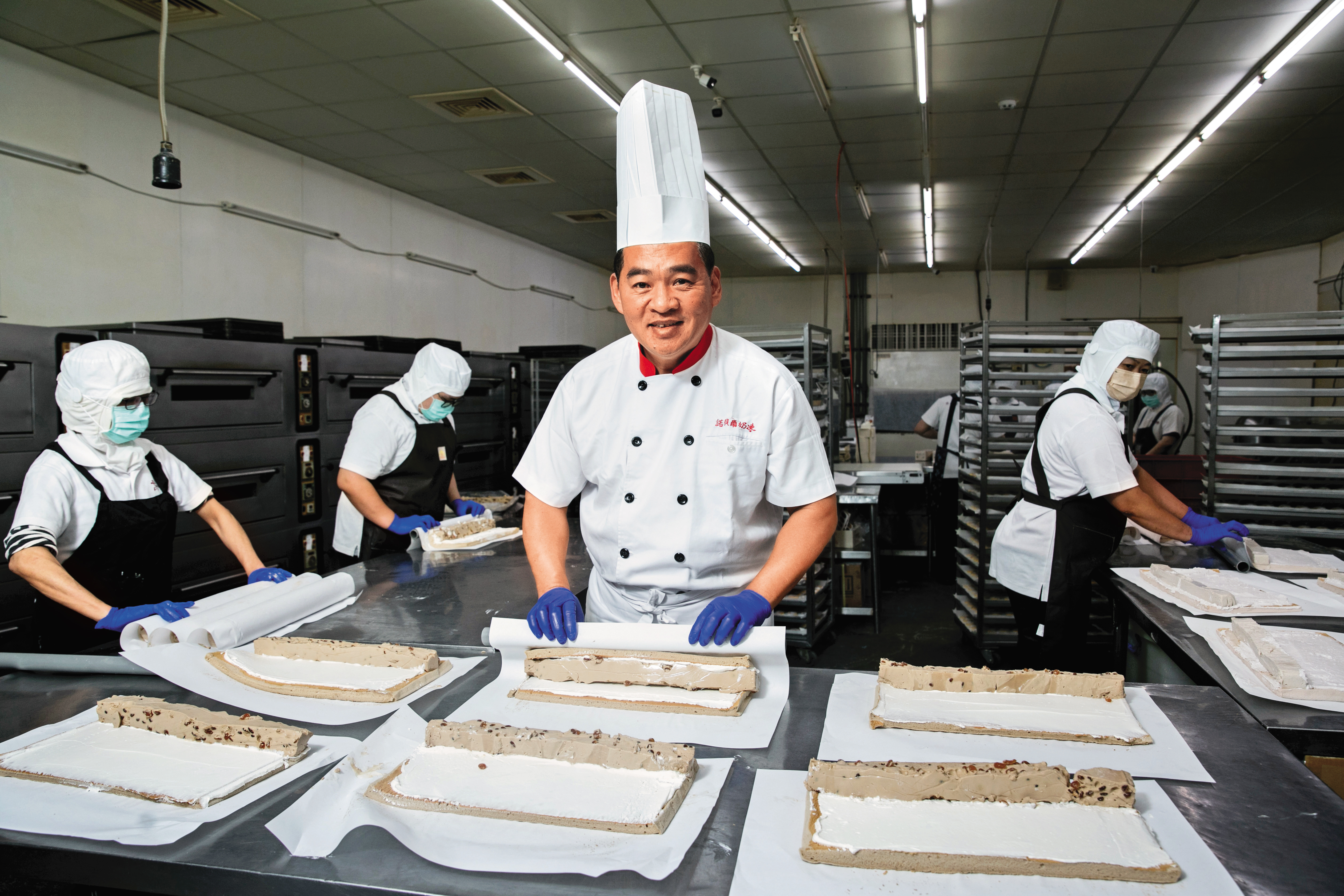 諾貝爾原本只是在地麵包店，老闆張智聰首創研發出奶凍捲後，爆紅為全台知名的伴手禮店。