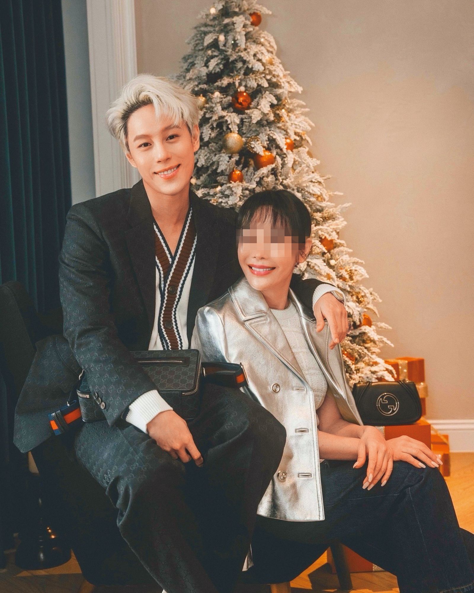 孫麥傑（左）與媽媽（右）的合照；家世頗好的他，據說跟蔡瑞雪交往卻被家中長輩反對。（翻攝自孫麥傑IG）