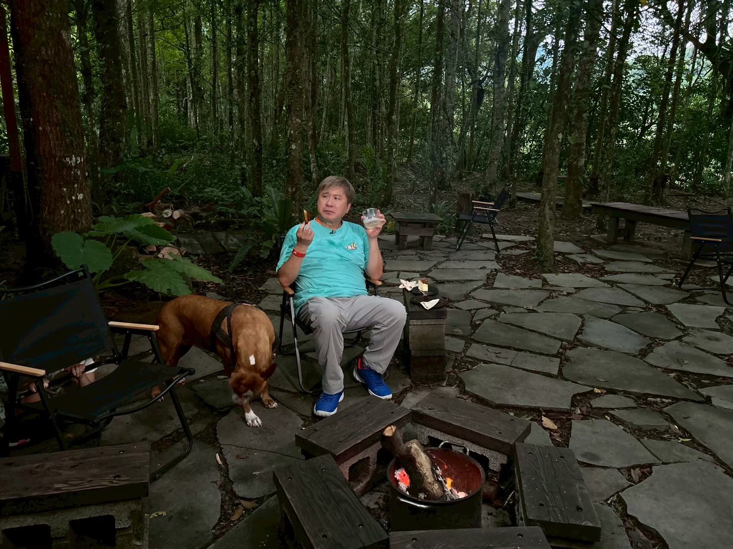 胡瓜出外景自嘲「像在找風水寶地」。（下面一位提供）