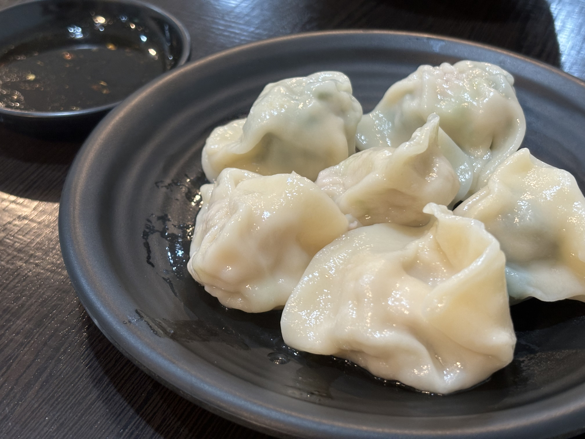 營養師公布水餃、鍋貼熱量排行，並建議女性朋友一餐別吃超過8顆，男性以10顆為限。（翻攝自PhotoAC圖庫）