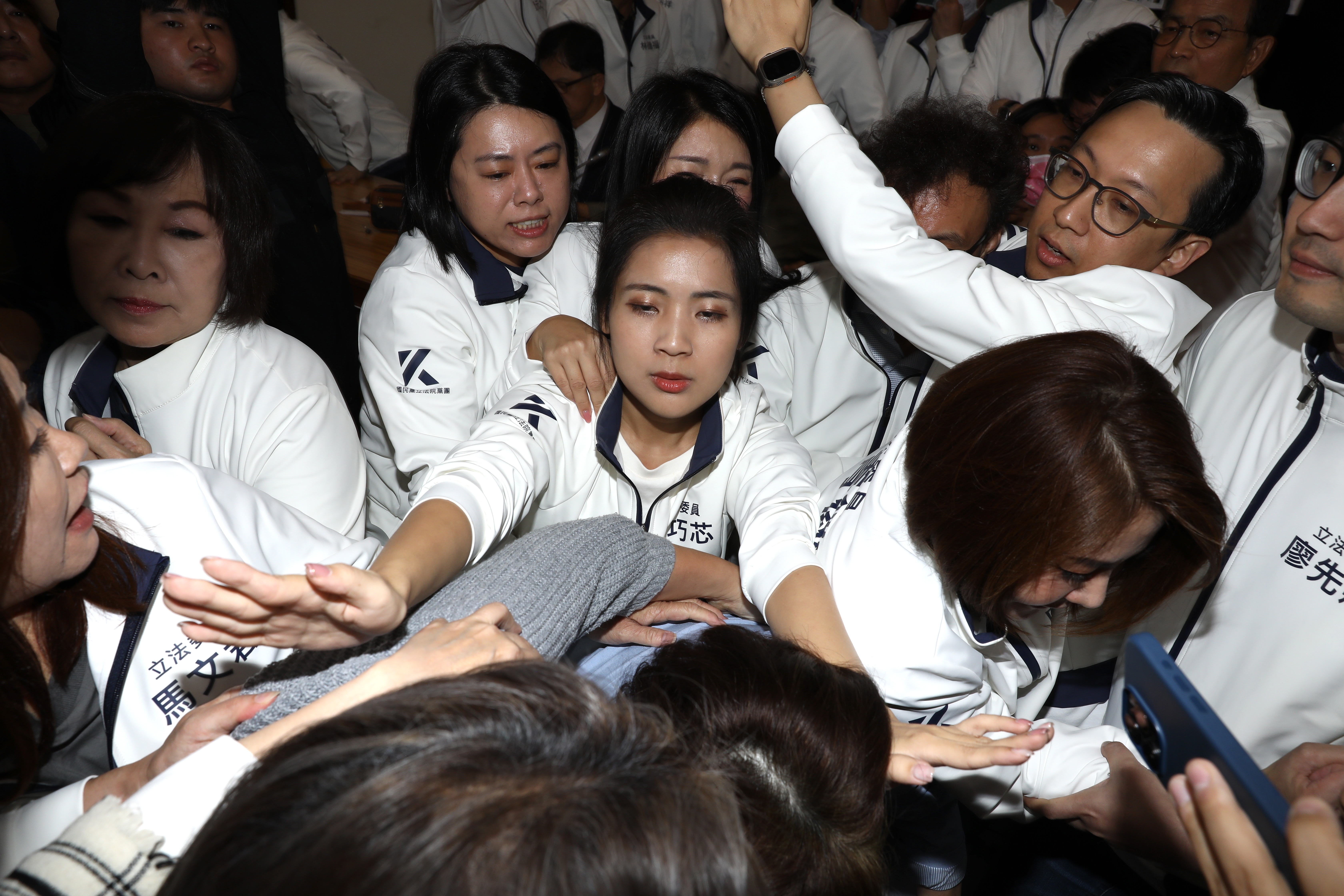 朝野立委今為《財政收支劃分法》修法議題爆發激烈肢體衝突。