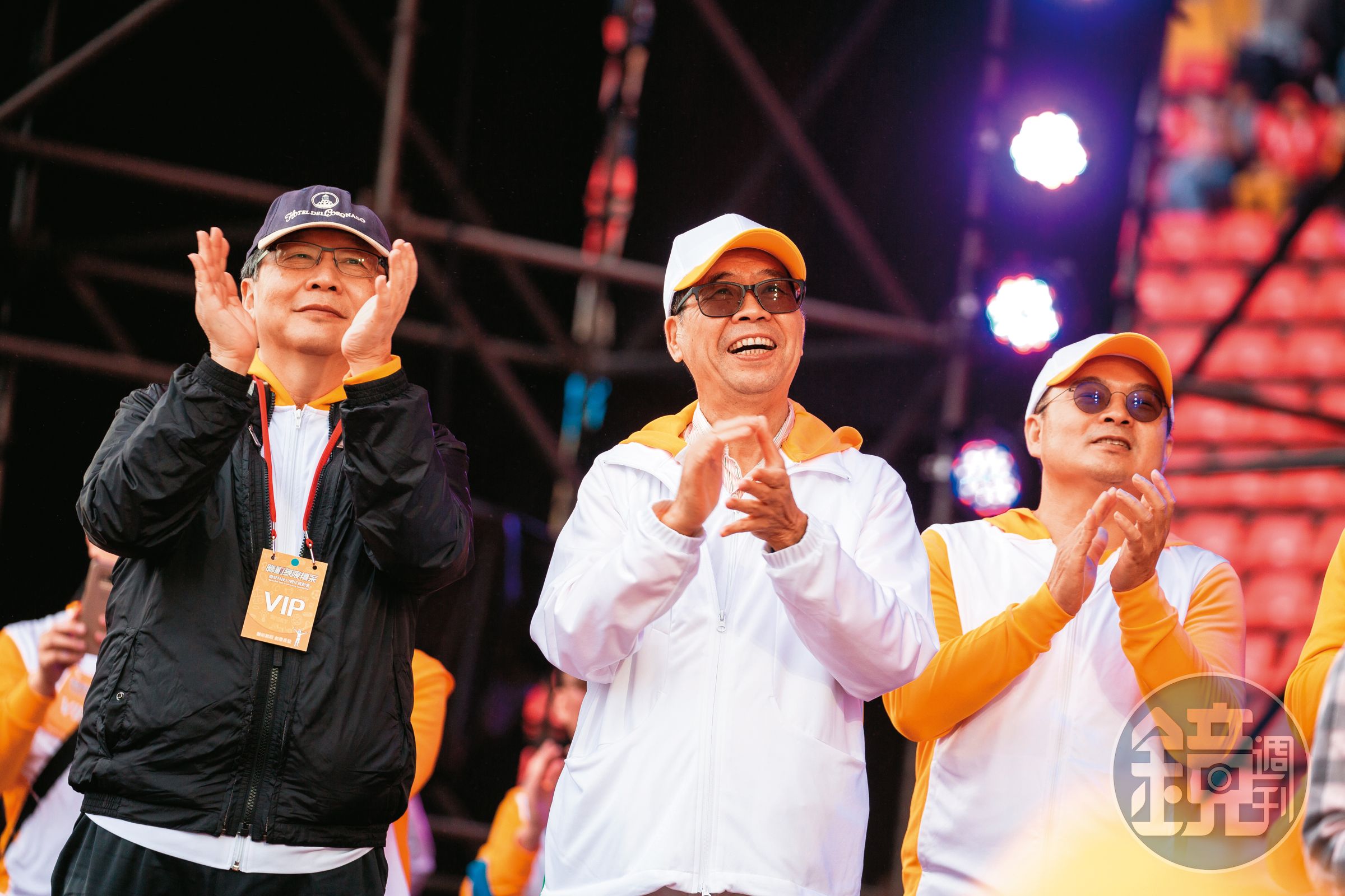 蔡明介（中）找來前台積電執行長蔡力行（左）擔任聯發科執行長，並讓謝清江（右）擔綱改造達發。