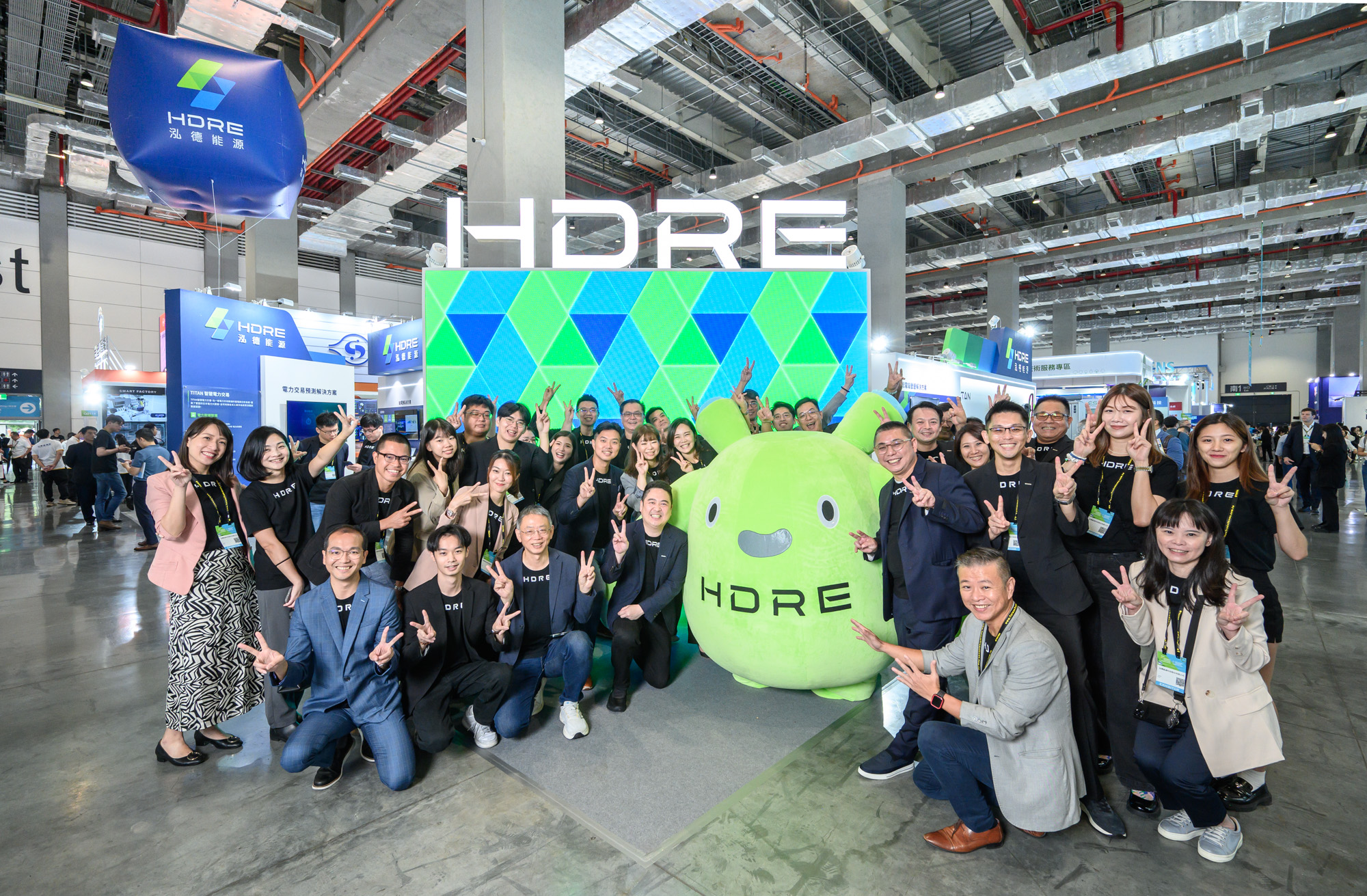 隨著集團營運版圖不斷地擴大，泓德能源在全球的員工人數也不斷增加，截至2025年7月31日全球人力規模達416人，較去年同期成長近二成。（泓德能源）