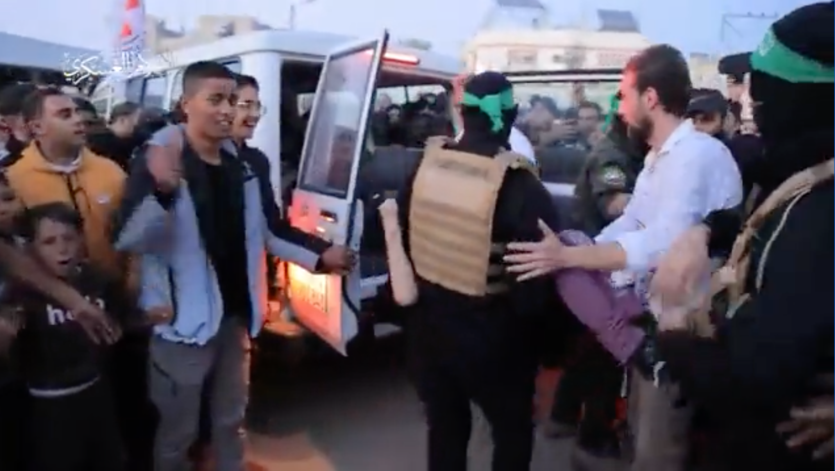 以巴達成停戰協議後，13名以色列人質及11名外國籍人質獲釋。（翻攝自@AvivaKlompas X）