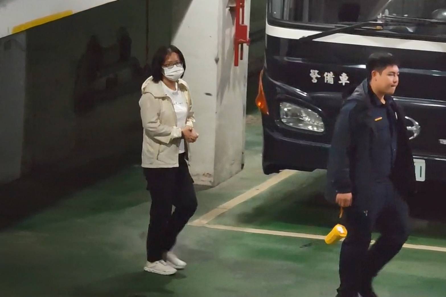 天旭國際科技人資女主管辜淑雯涉入太子集團洗錢案，今日凌晨遭法院裁定羈押禁見。（鏡新聞提供）