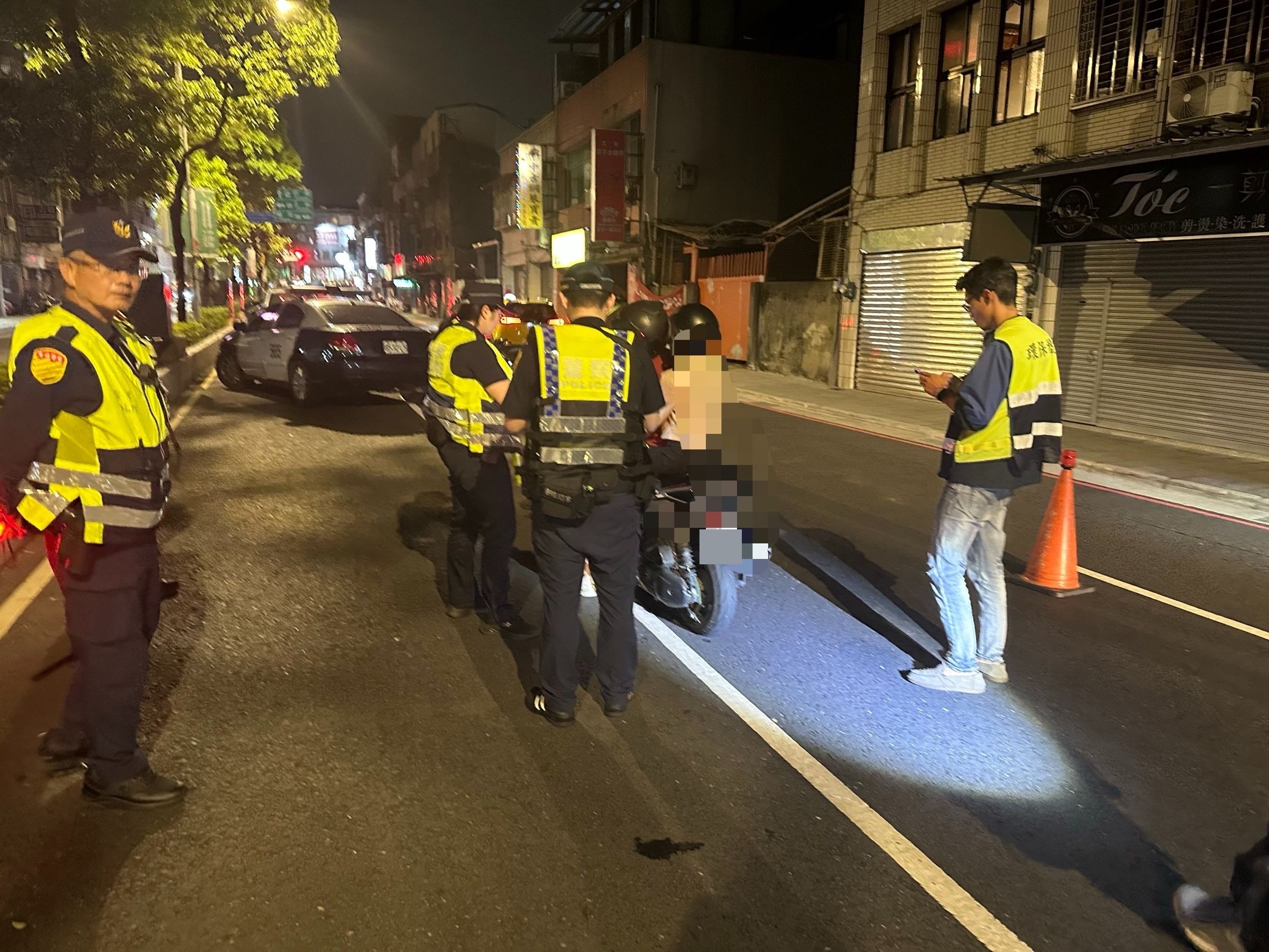 中和警方針對改裝致噪音行為，於深夜22時至翌日早上6時加強取締。（翻攝畫面）