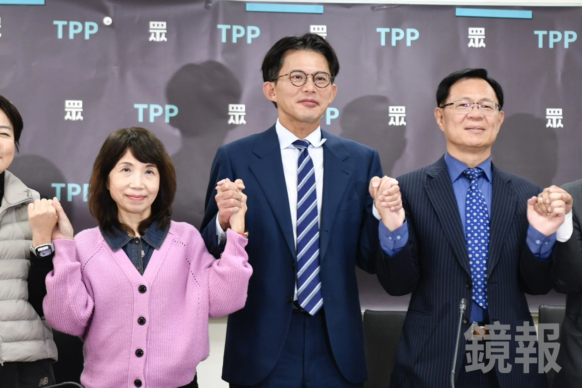 民眾黨因設有不分區立委2年條款，黃國昌（中）即將在2月1日正式卸任。（鏡報李智為攝）