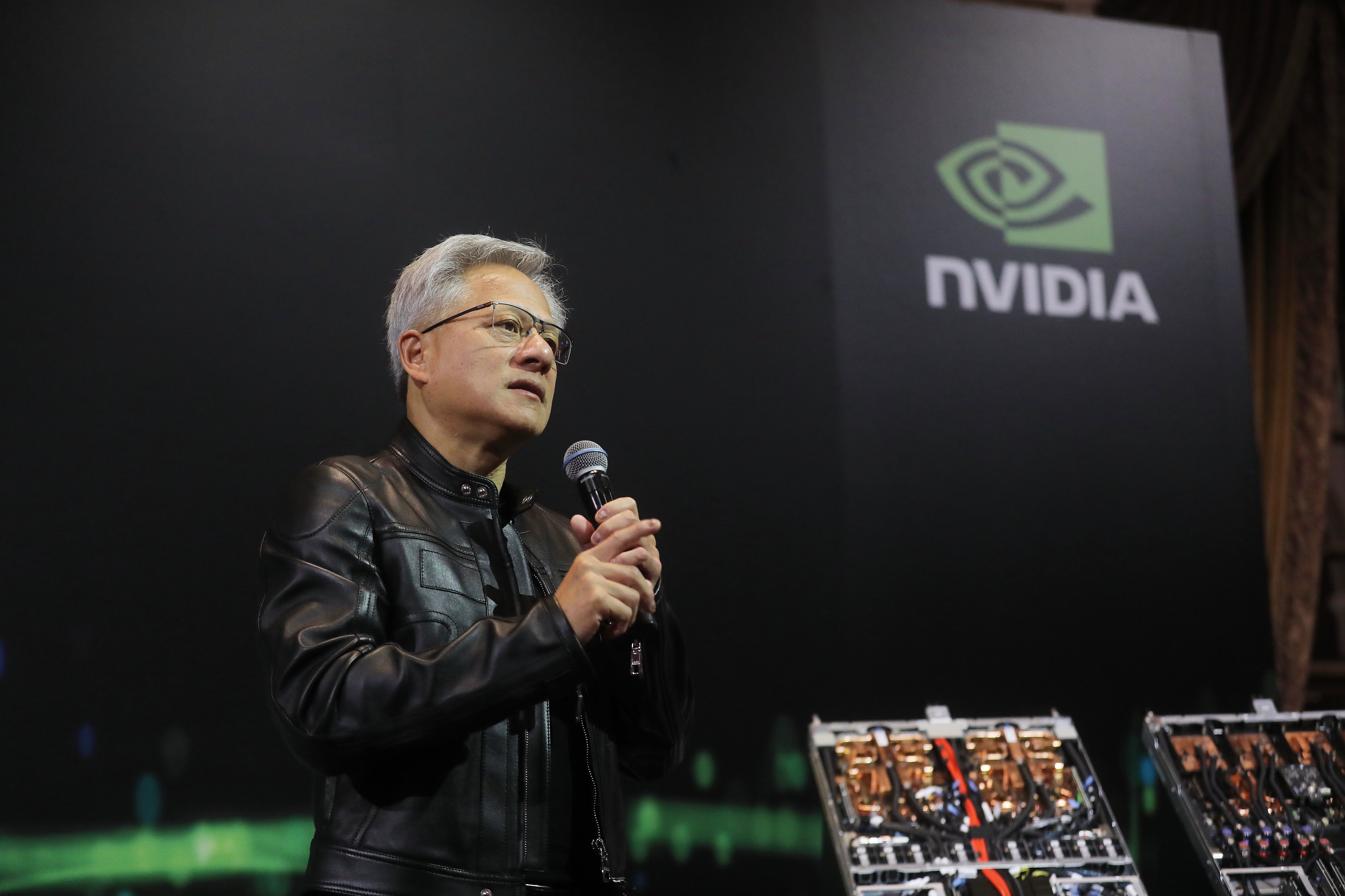 AI產業用電量大，輝達執行長黃仁勳曾多次提及擔憂電力問題。（本刊資料照）