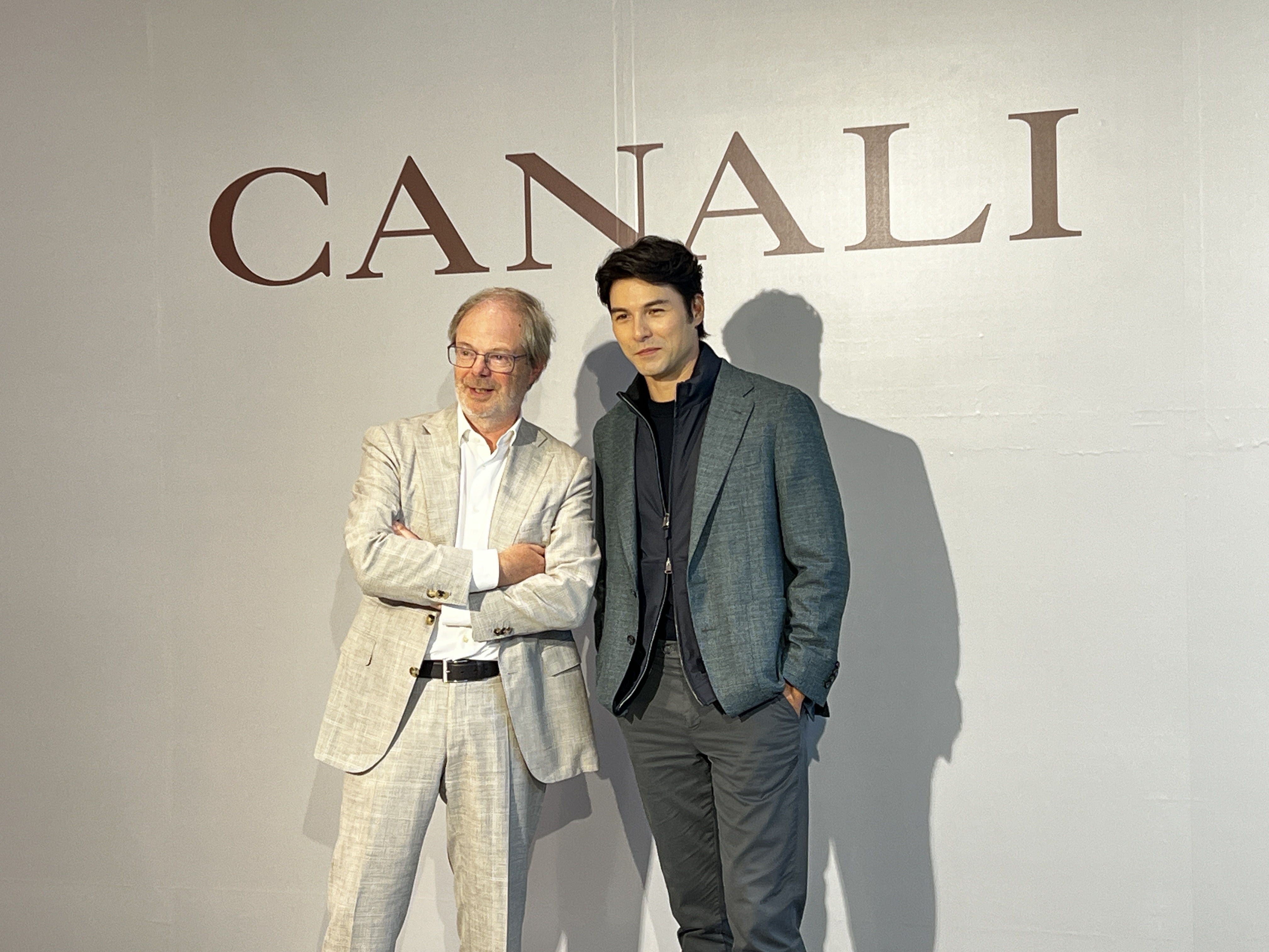 鳳小岳出席CANALI開幕活動，與集團商務總監Paolo Canali合影。（陳慧明攝）