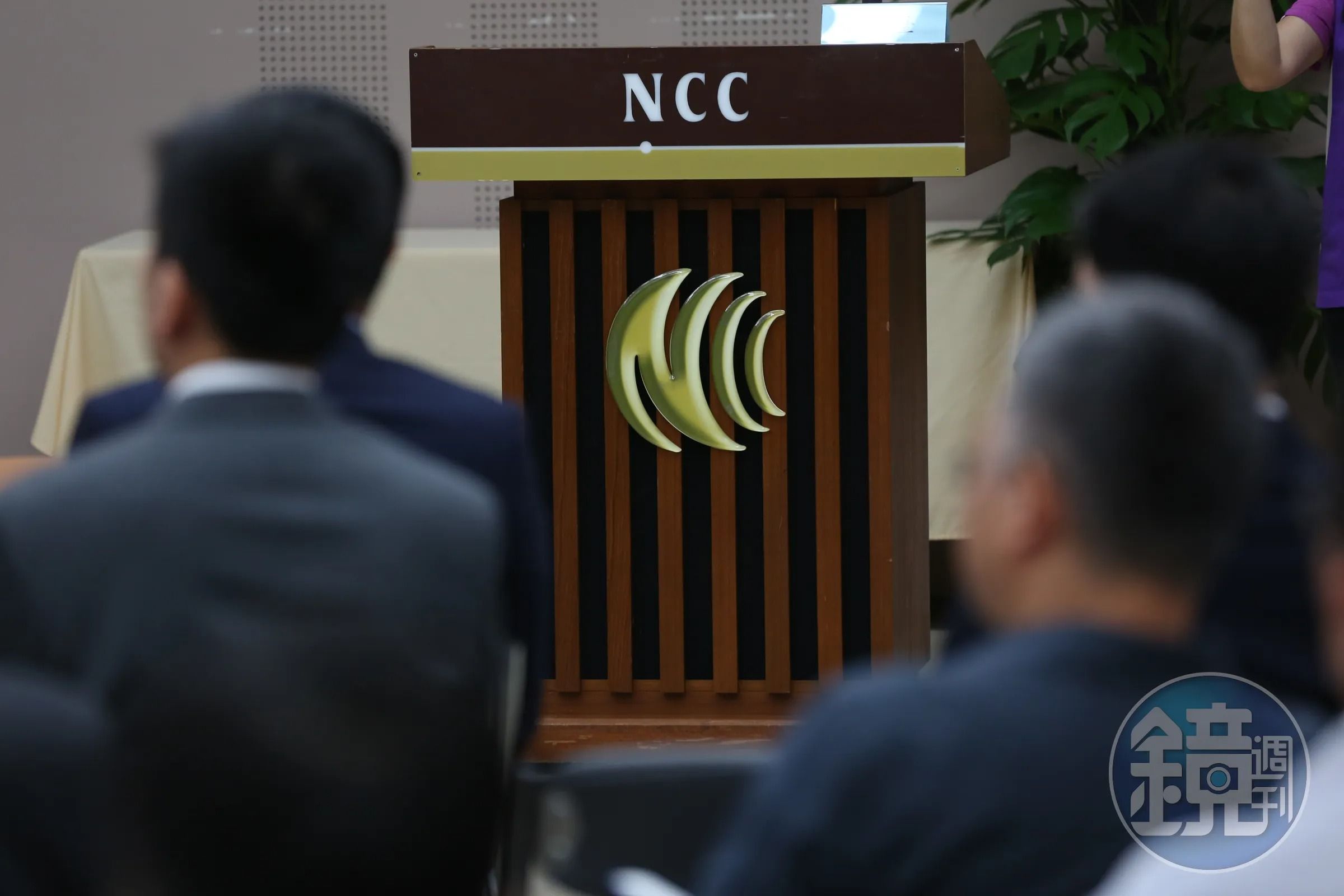 針對NCC委員王正嘉對外撇清,向本刊投訴的頻道業者直言,王正嘉的說法未能提出具體法律依據,對自陷空轉的批評,很難自圓其說。
