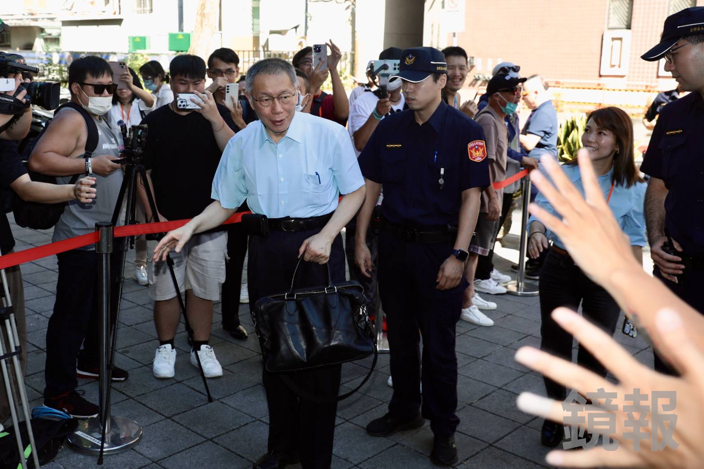 民眾黨前主席柯文哲涉京華城弊案開庭,遭追問「TO:彭副的黃色便利貼」。(鏡報林煒凱)
