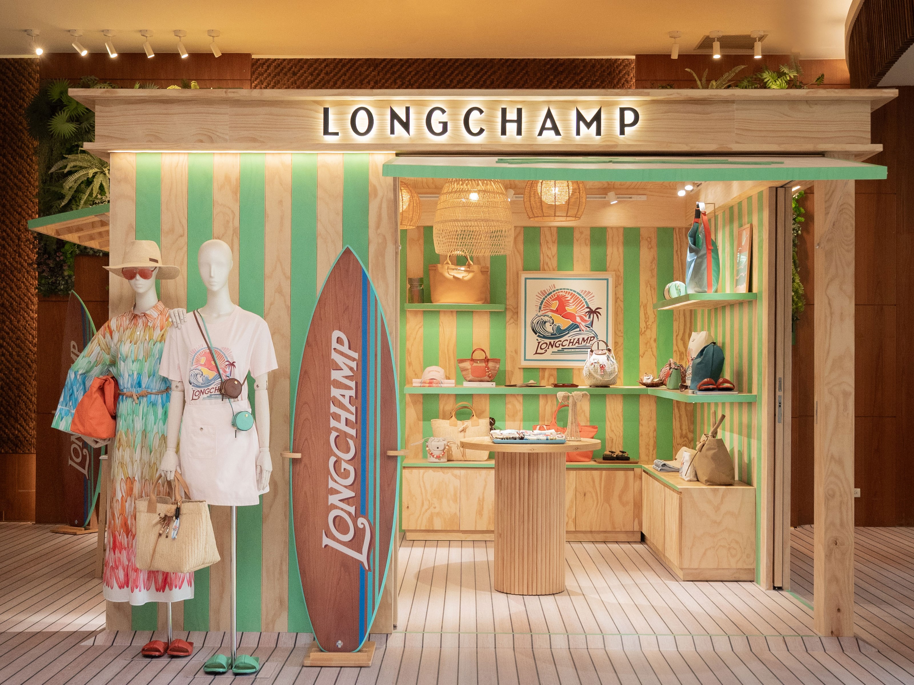 LONGCHAMP在墾丁凱撒大飯店打造為期近六週的期間限定夏日快閃店。（瓏驤提供）