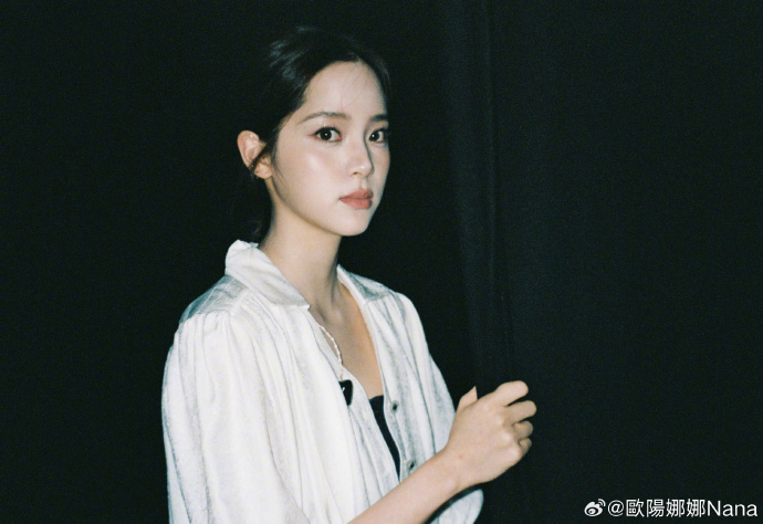 歐陽娜娜親中形象深入人心。（翻攝自微博@歐陽娜娜）