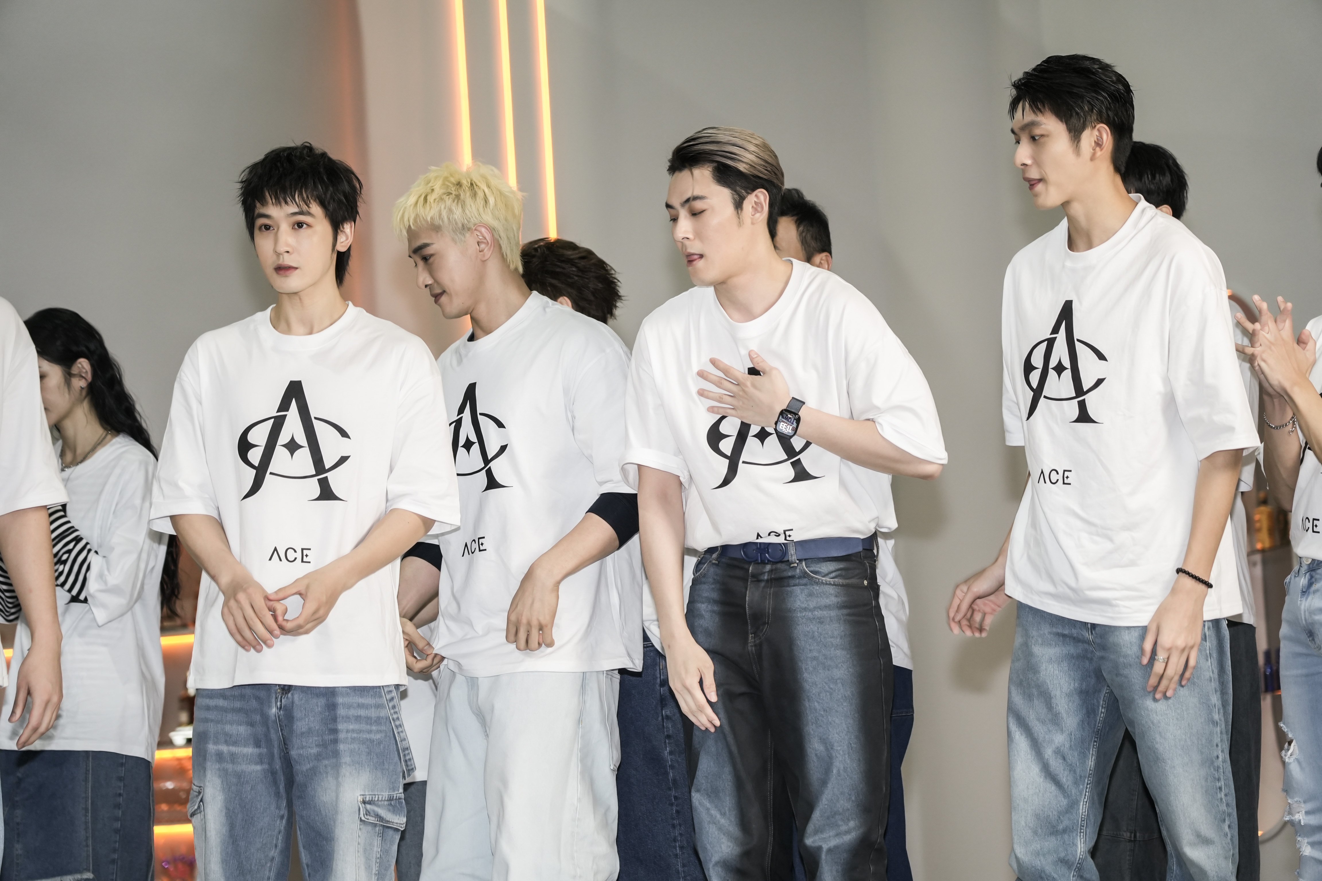 陳奕健身受傷疼痛不已。