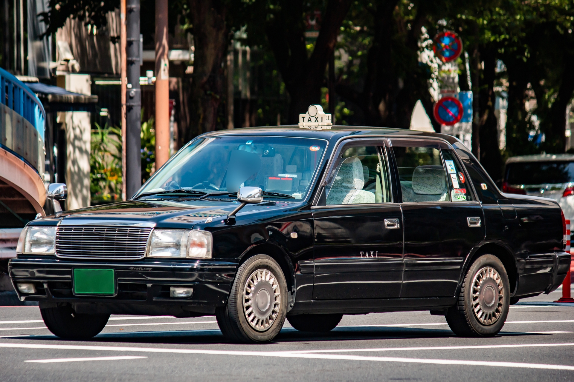 日本一名72歲計程車司機趁女乘客酒醉且想輕生，竟將車開到偏僻停車場性侵對方。（示意圖，photoAC）
