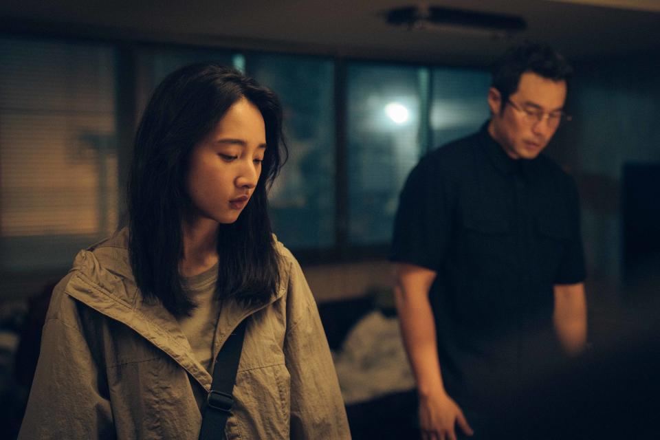 李沐與張孝全在《誰是被害者》系列中，兩度演父女。（Netflix提供）