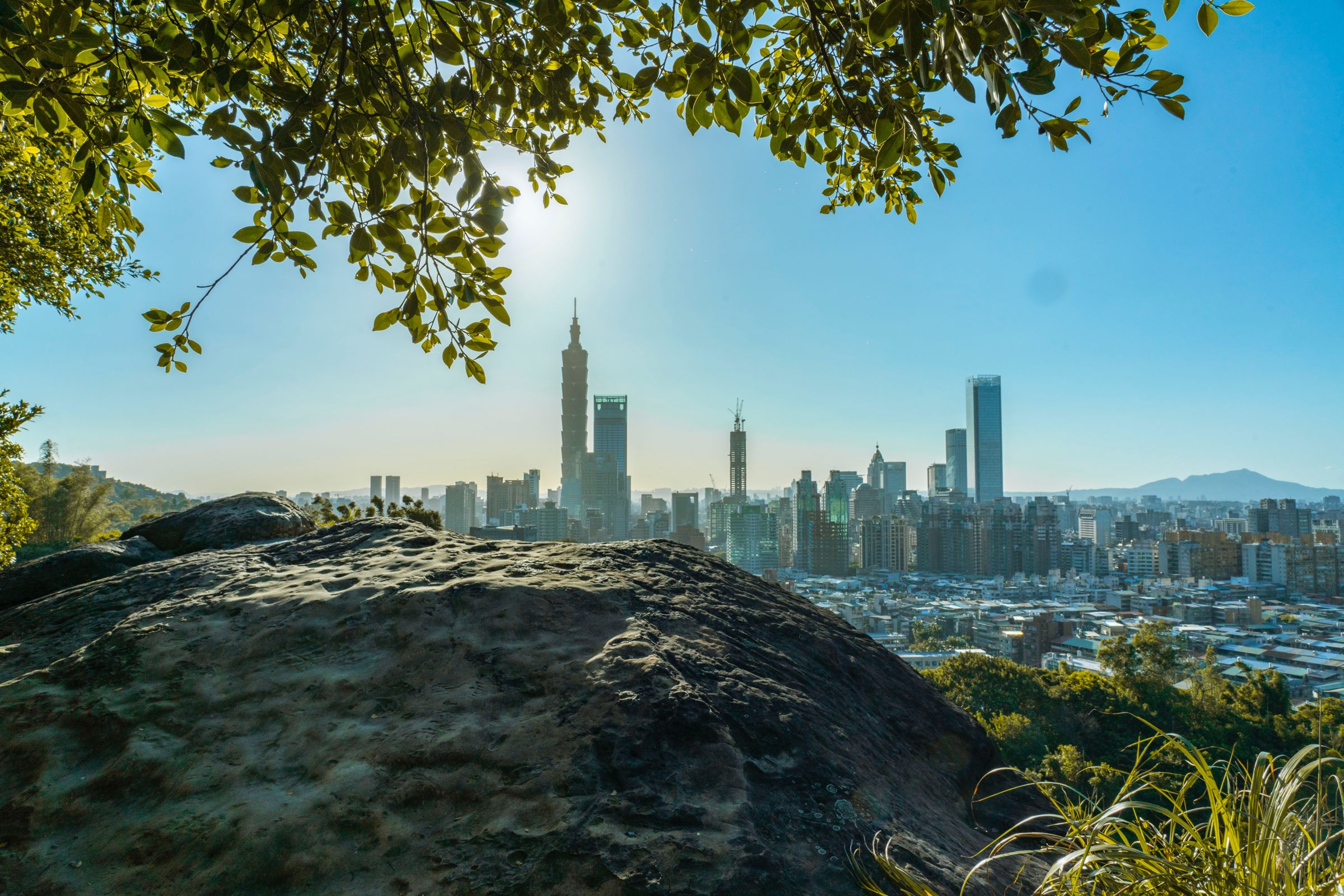 台灣表現亮眼,百萬美元(約新台幣3千萬元)以上資產的富豪人數接近76萬人,全球排名第15。(東方IC)