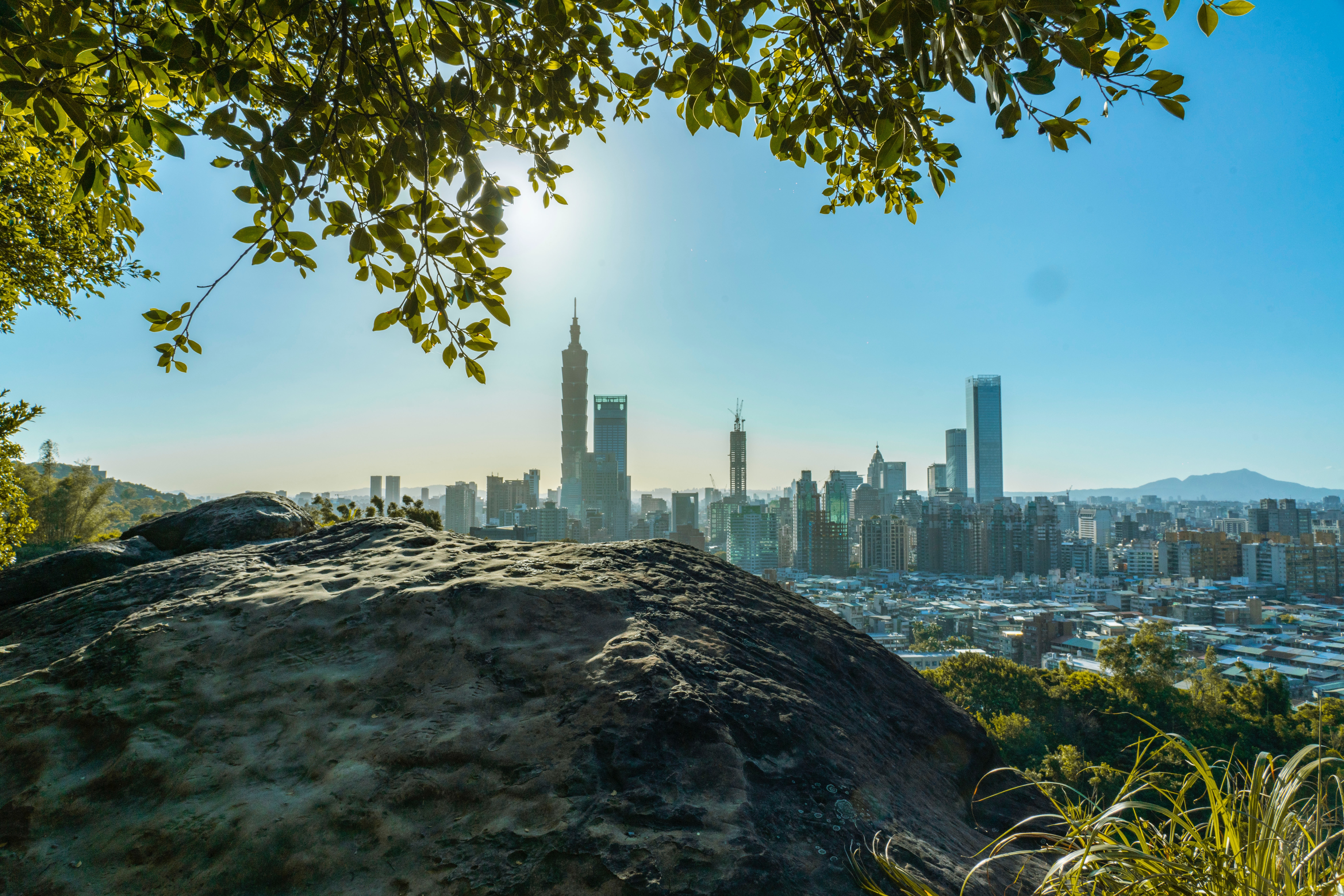 台灣表現亮眼，百萬美元（約新台幣3千萬元）以上資產的富豪人數接近76萬人，全球排名第15。（東方IC）