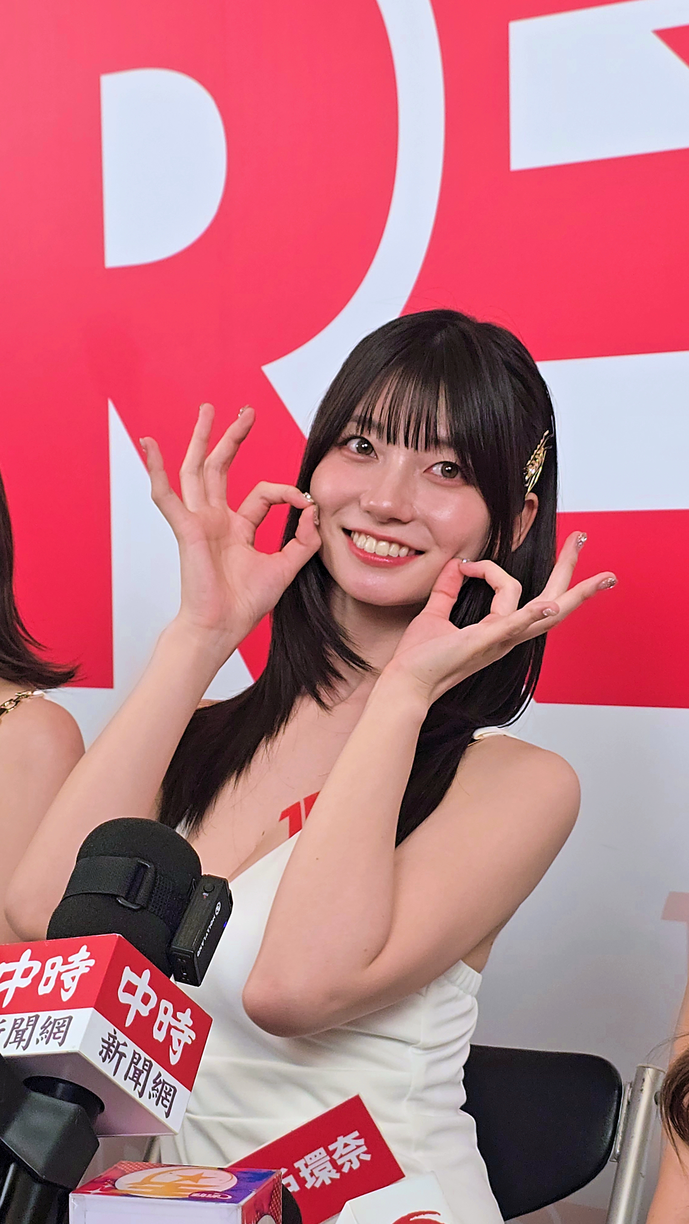 瀨戶環奈買了一隻電子寵物，真是新時代美少女。