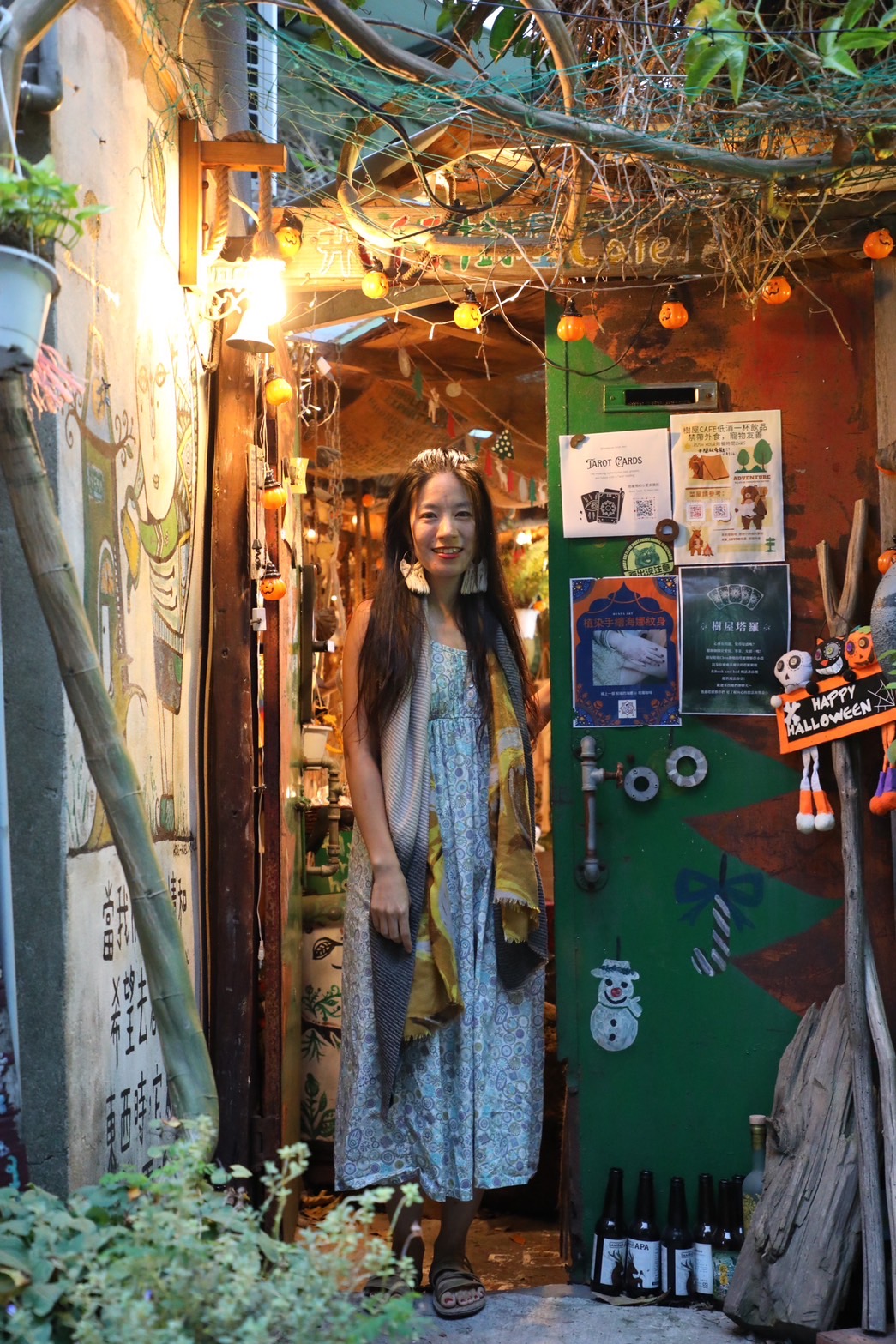 「飛行樹屋咖啡」與「護城河畔的樹屋書店」的老闆Chin個性爛漫，將夢想「蓋樹屋」延伸出更多具有想像空間的空間。