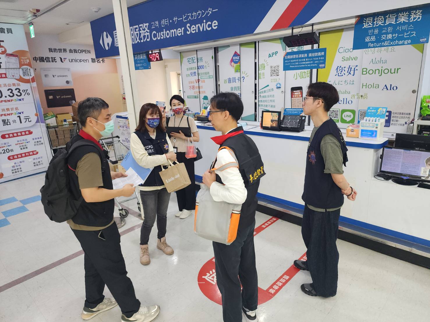 北檢攜手警調與北市府強勢查訪大賣場塑化製品，確保供需平穩及物價穩定。（北檢提供）