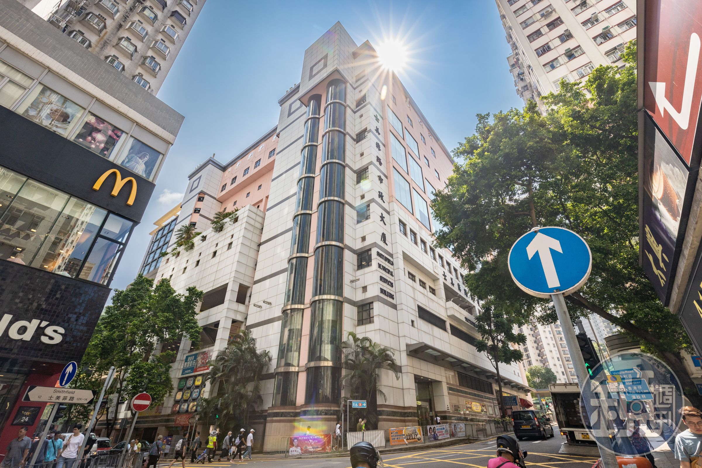 士美菲路街市位於士美菲路市政大廈內，於1996年啟用。
