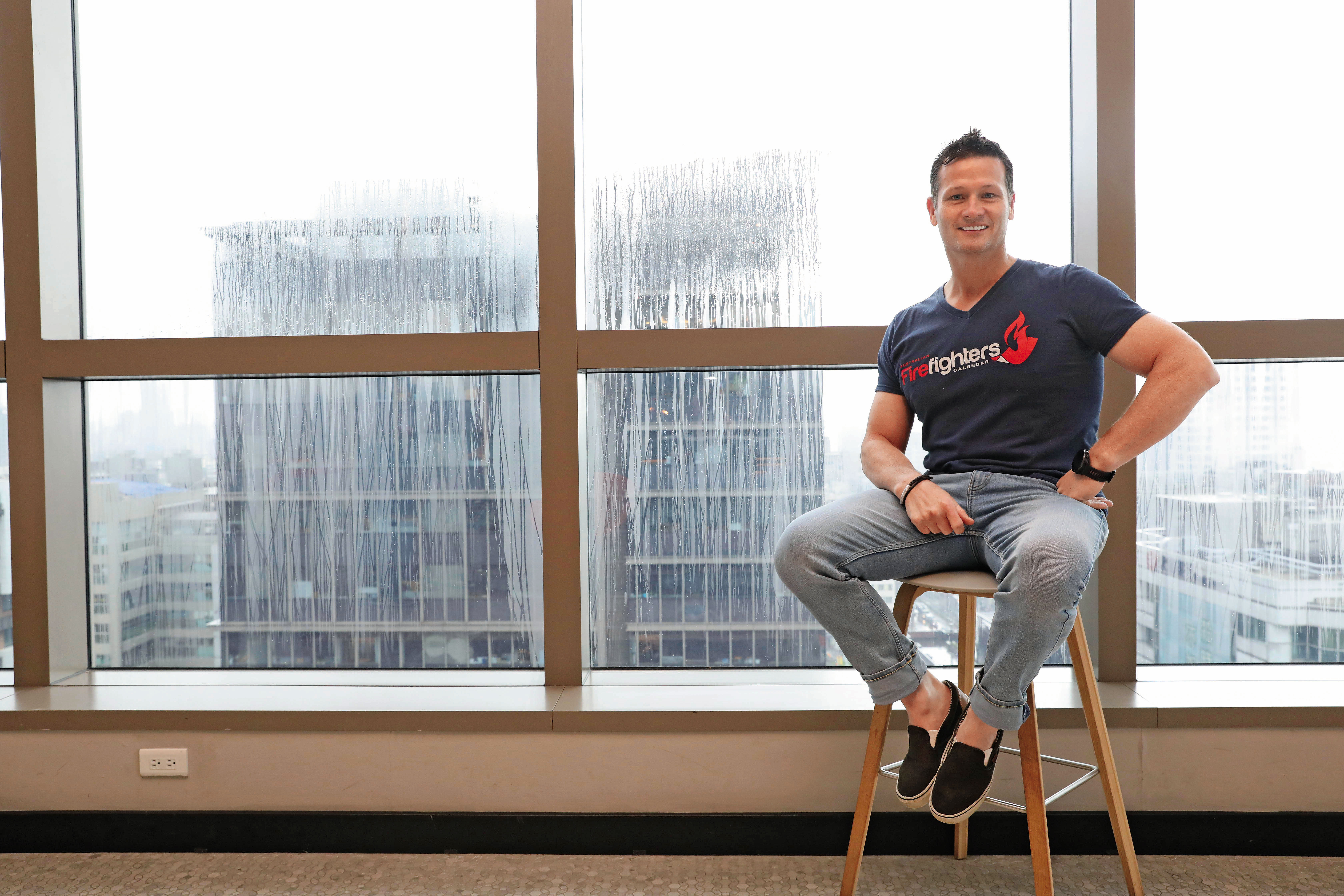 今年十月，澳洲消防員團隊成員一同來台，圖為Matt Haydon在台北松山意舍酒店接受本刊訪談。當天結束訪談後，他們立刻驅車前往台灣東部，進行救災救護技能交流。