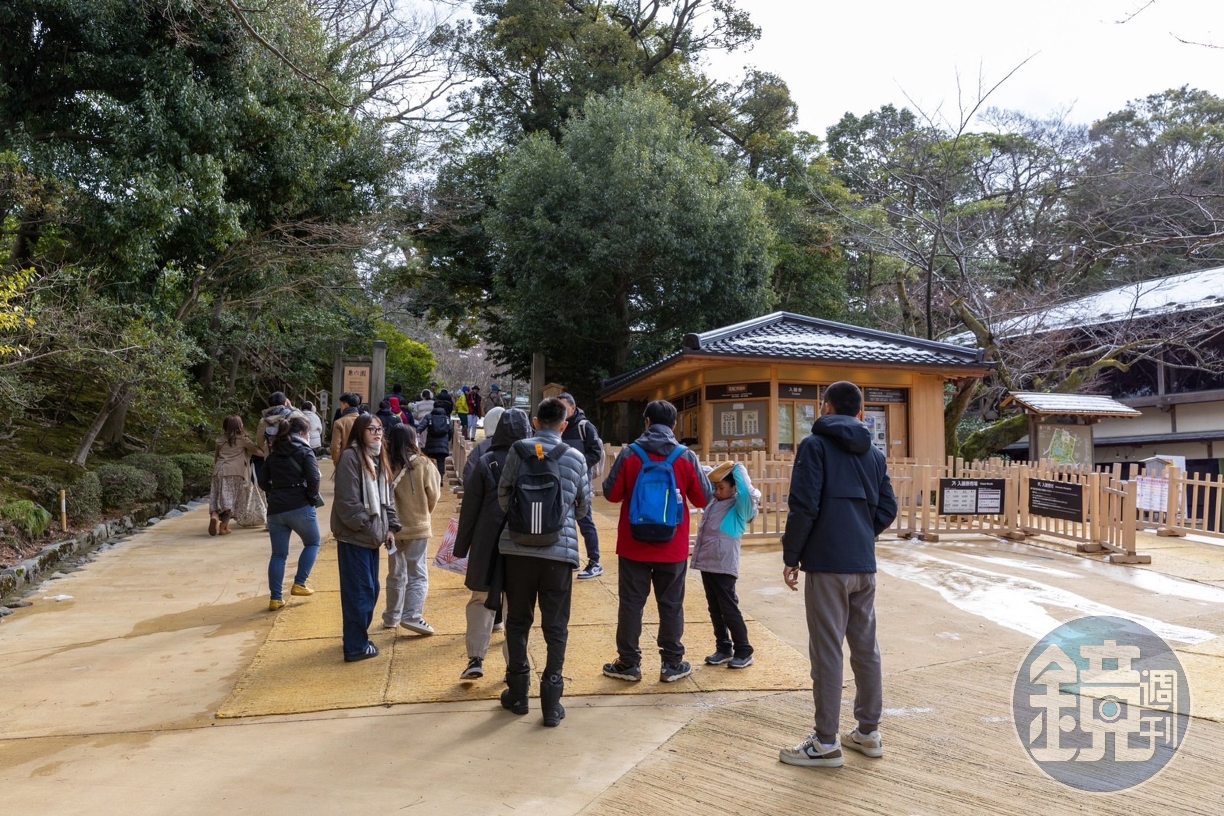 兼六園一早就湧進大批當地及外國遊客。