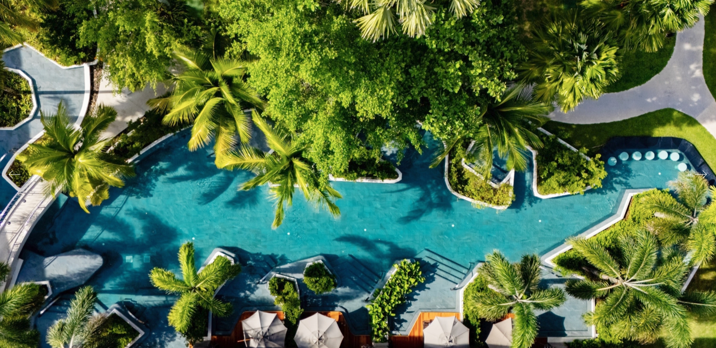 「La Flora Khao Lak」擁有一座超長泳池，泳道環繞整個客房區，只要帶上泳圈，就能從房間一路漂浮。（La Flora Khao Lak提供）