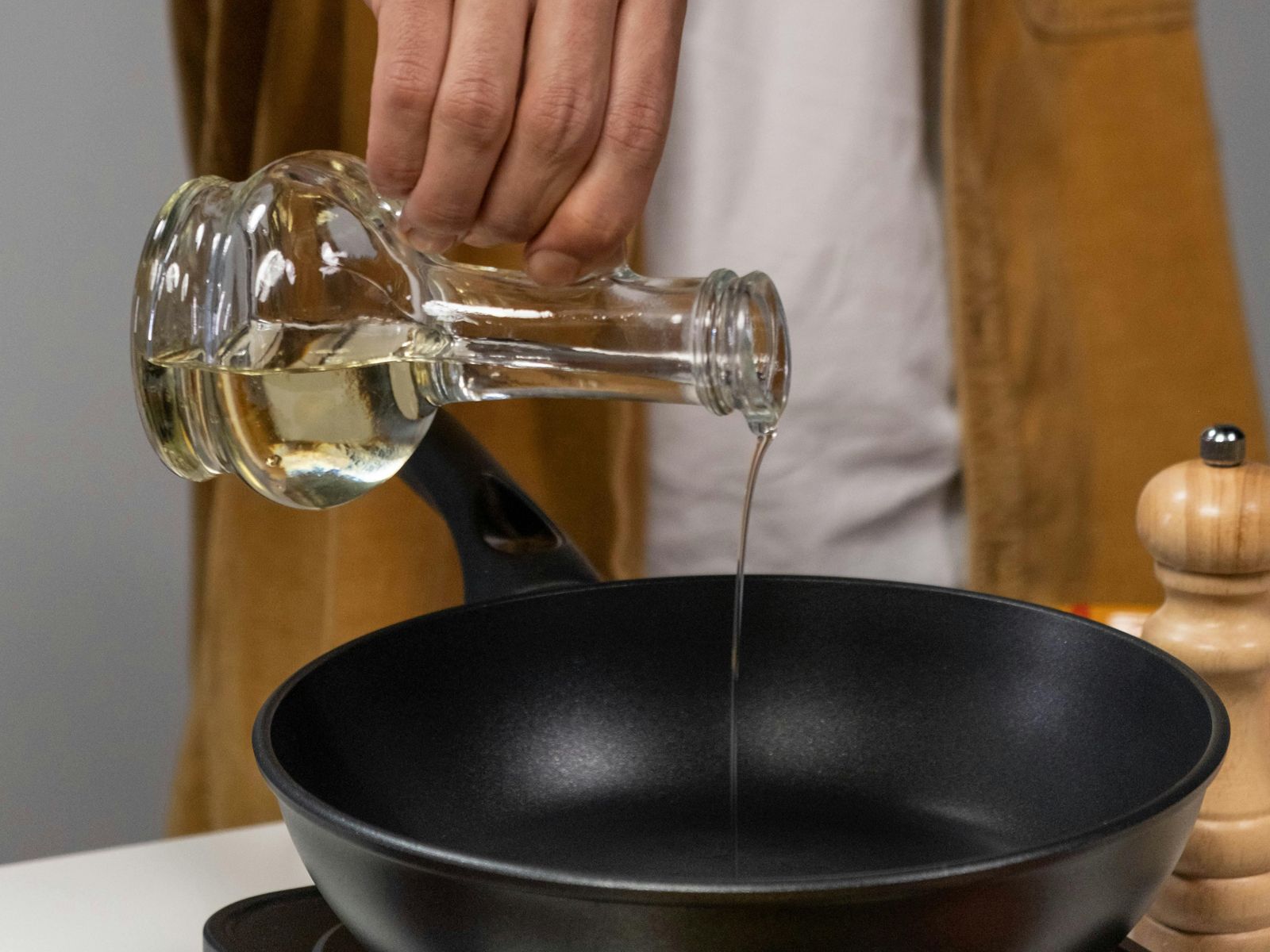 日常用油需謹慎!「1種油」恐活化癌細胞增長 醫教3招:吃對比吃少更重要