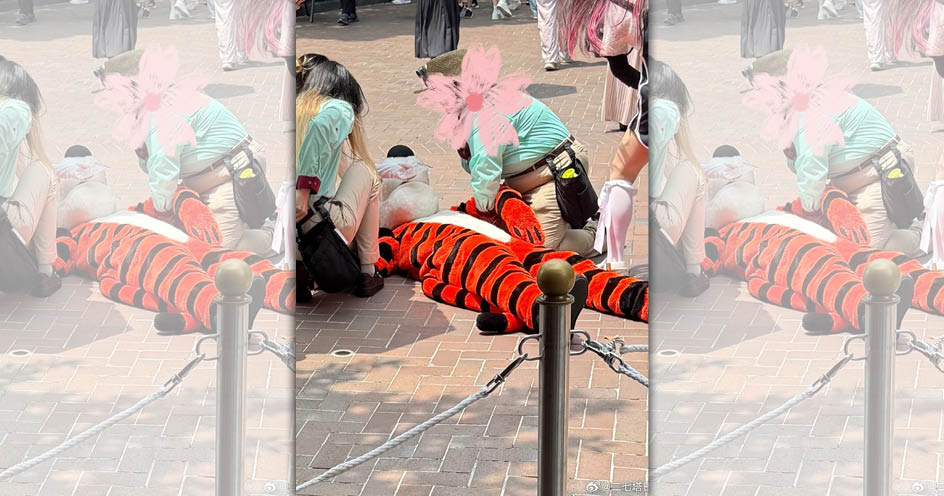 上海迪士尼「跳跳虎」疑中暑暈倒。（翻攝自微博）