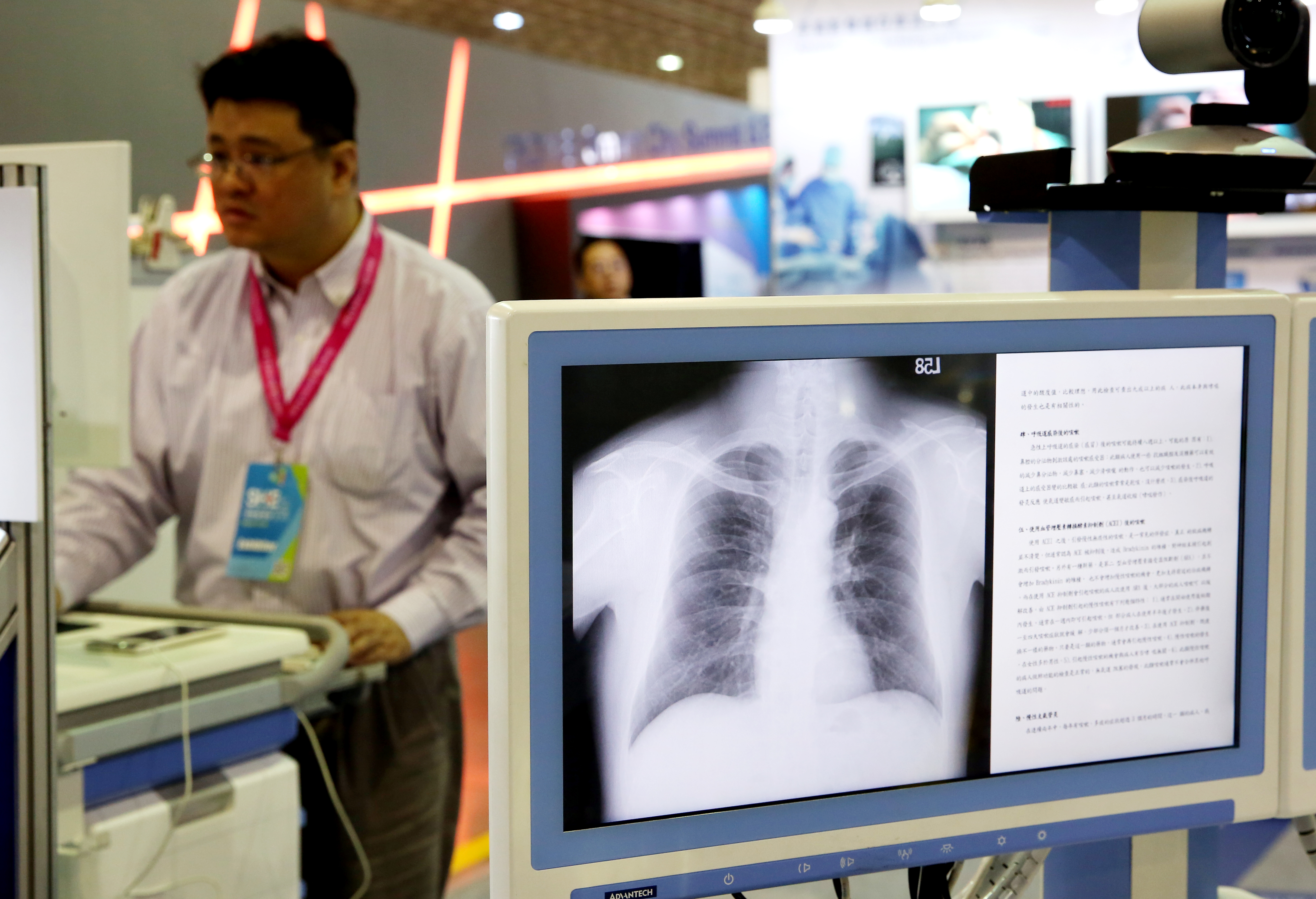 醫療險不保證續保的設計，給了壽險公司商品下架的退路。