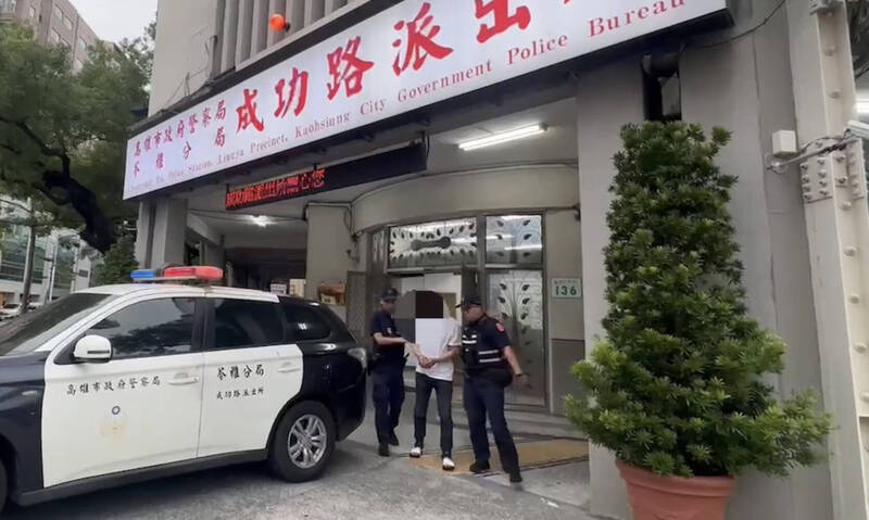 于男對吳姓女友拳打腳踹、重擊頭部，導致她重傷、昏迷失去意識，至今性命垂危，行凶後逃到台南被警方逮捕。（警方提供）