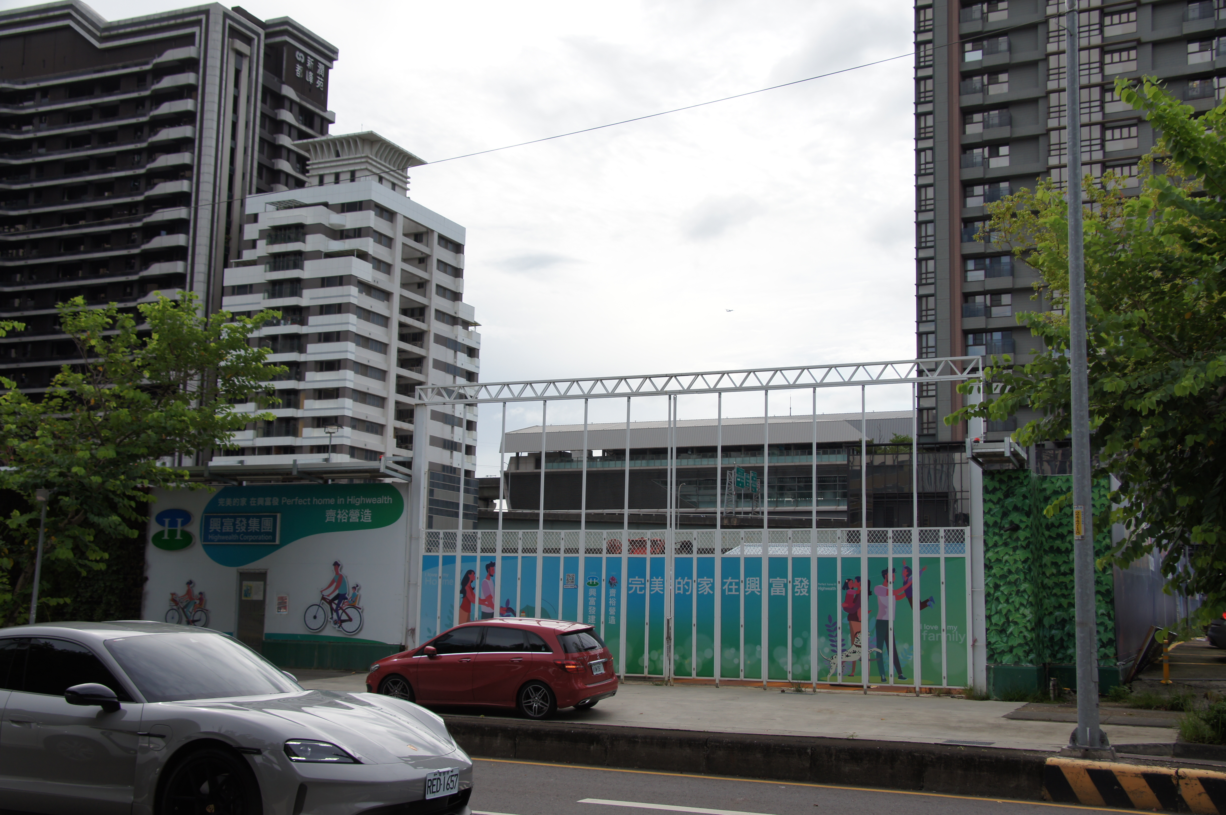 「國家壹號廣場」,具優勢地理位置,基地面積3279坪,緊鄰桃捷副都心站2號出口。