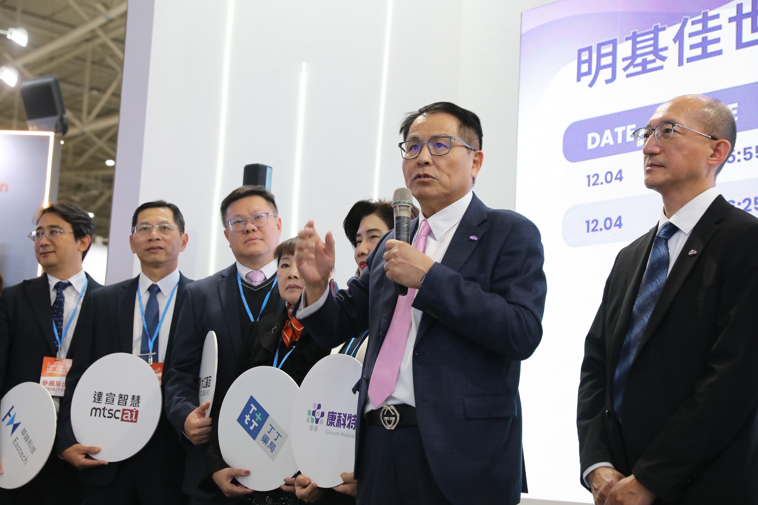 佳世達醫療事業群總經理楊宏培為自家投資的外泌體產品成效掛保證。