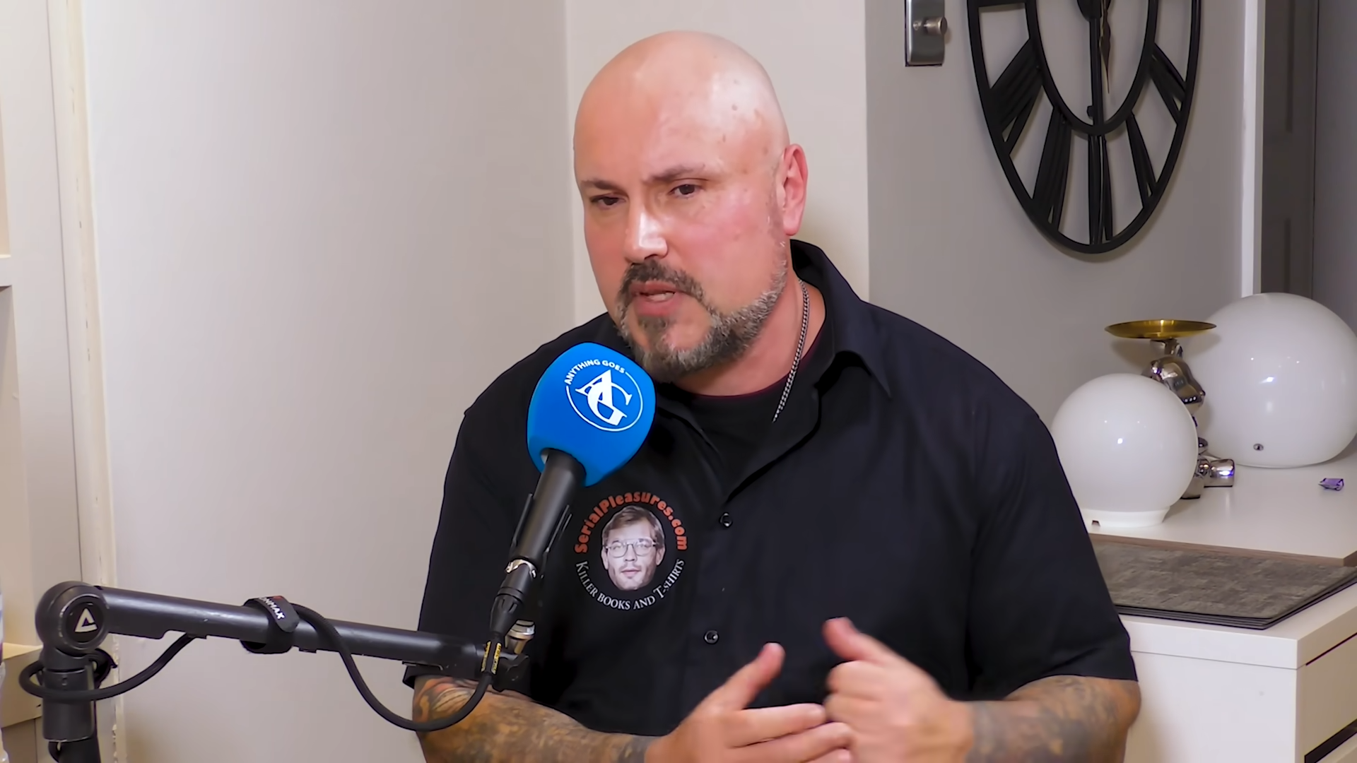 克勞克斯接受訪談時提到，他在12歲讀到「佐川一政案件」後心態開始扭曲。（翻攝自YouTube／Anything Goes With James English）