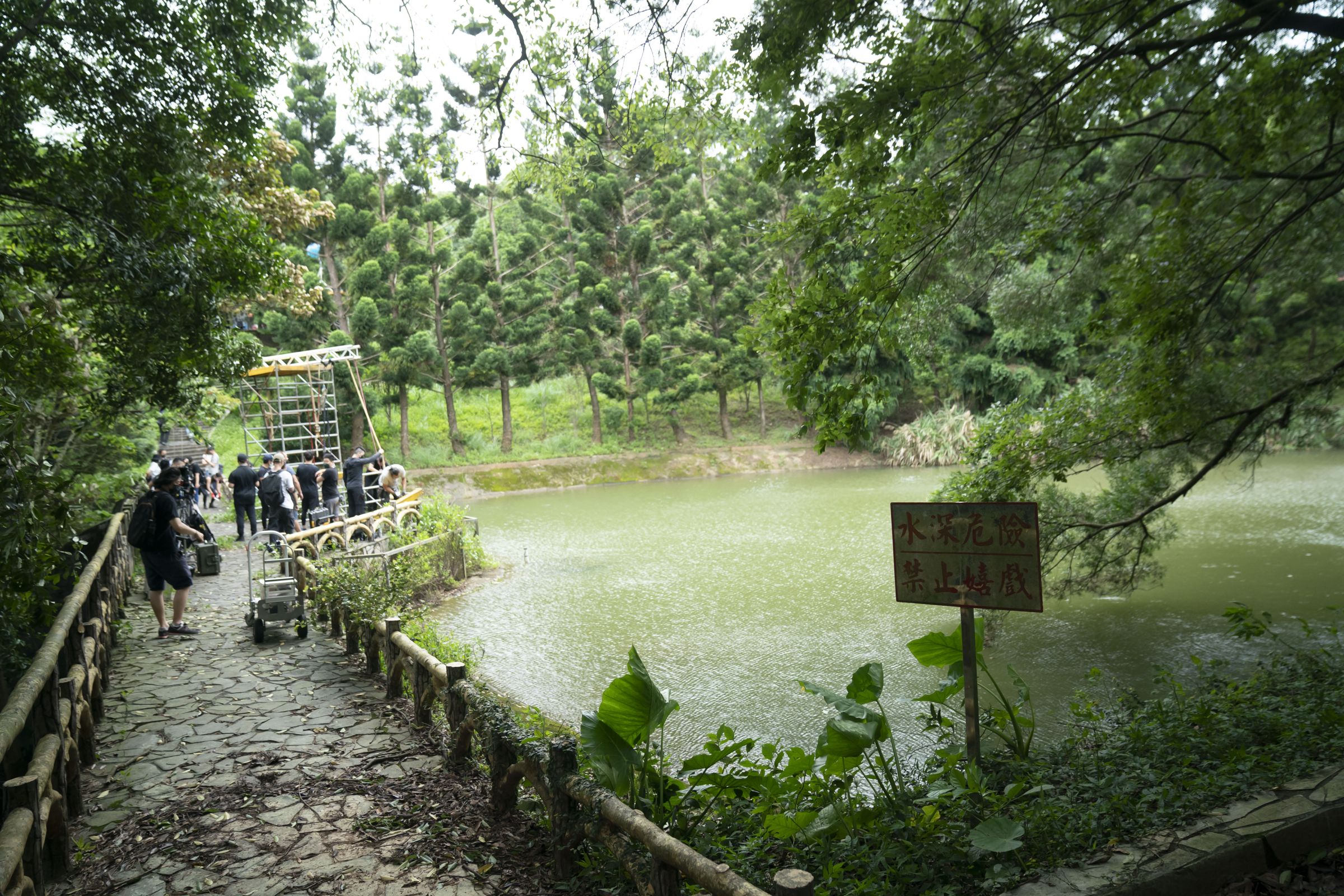 應劇情需求,《女鬼橋2》還重返第一集的原始地點拍攝。(樂到家國際提供)