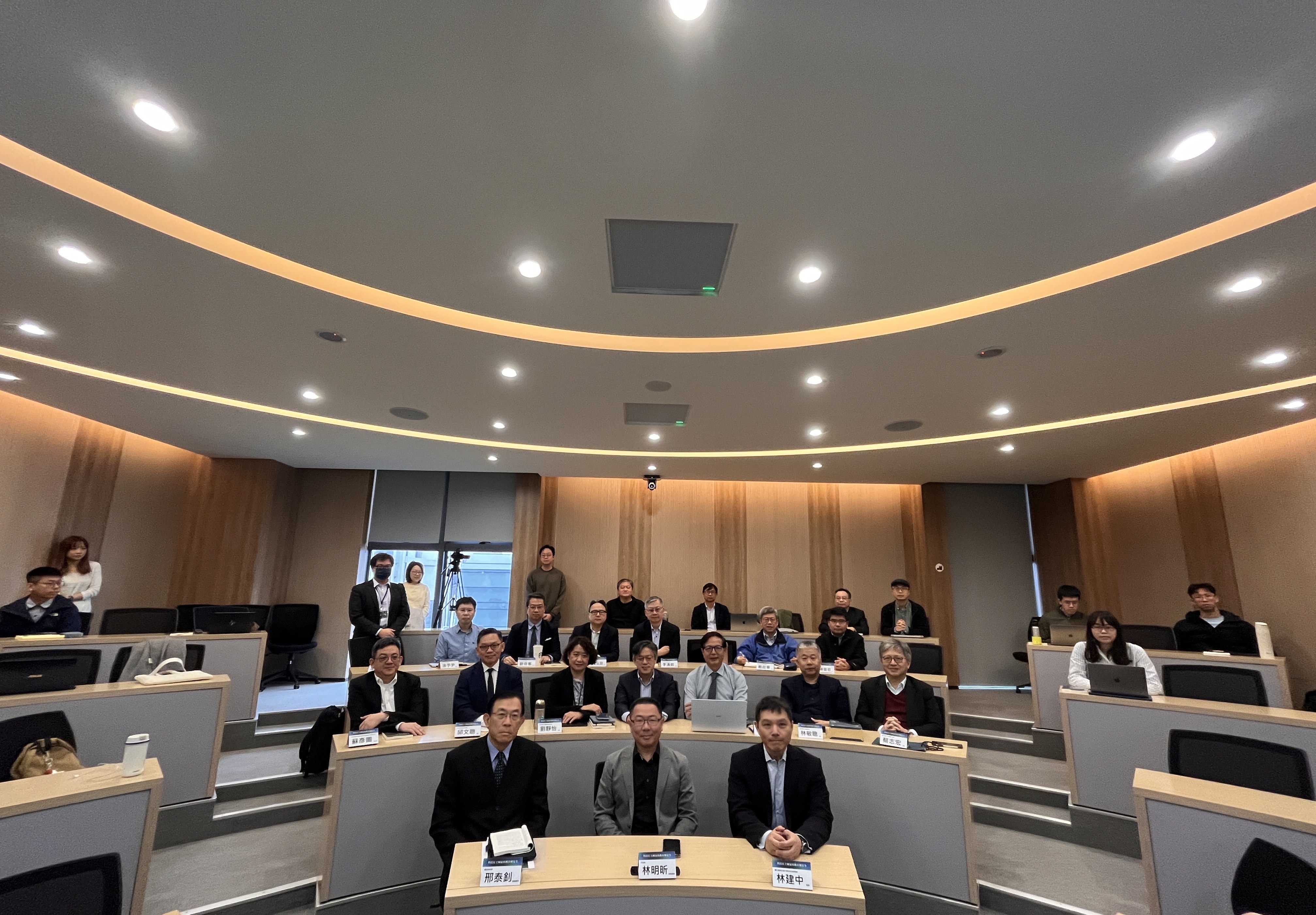 「科技民主國家的秩序與安全」論壇暨新書發表會，邀集法律、政治、科技等不同領域專家學者共襄盛舉，台大教授林鈺雄呼籲我國應比照民主國家先例，立法有條件容許國家植入木馬程式，且全力發展自己的木馬程式技術，雙管齊下，才能因應與日俱增的國安威脅。 （讀者提供）