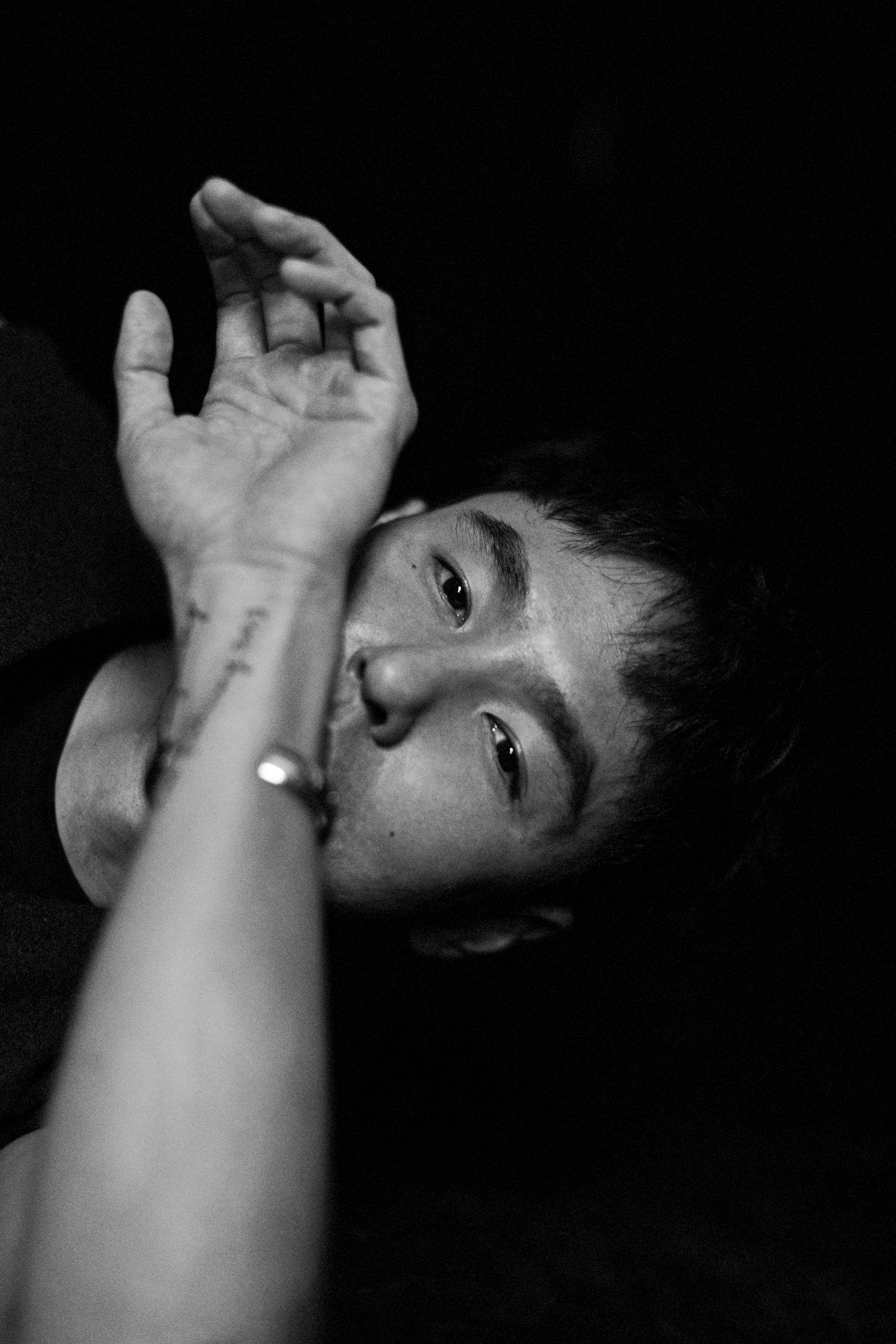 讓自己在角色中自由、在人生中自由， 是阮經天一直在努力的事。 經歷了親人的離去， 痛苦與欲望，他更能放淡一些。