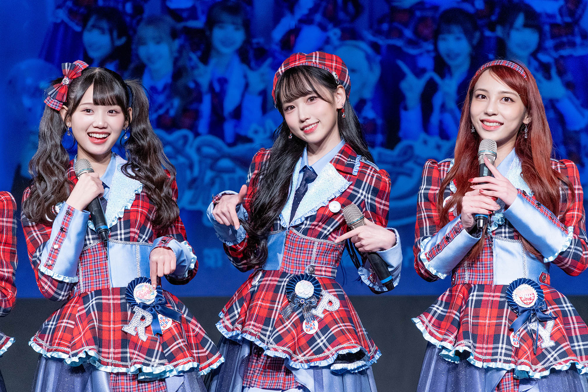 伊品（中）首次擔任單曲C位，緊張得瘦到40公斤以下。（好言娛樂提供）