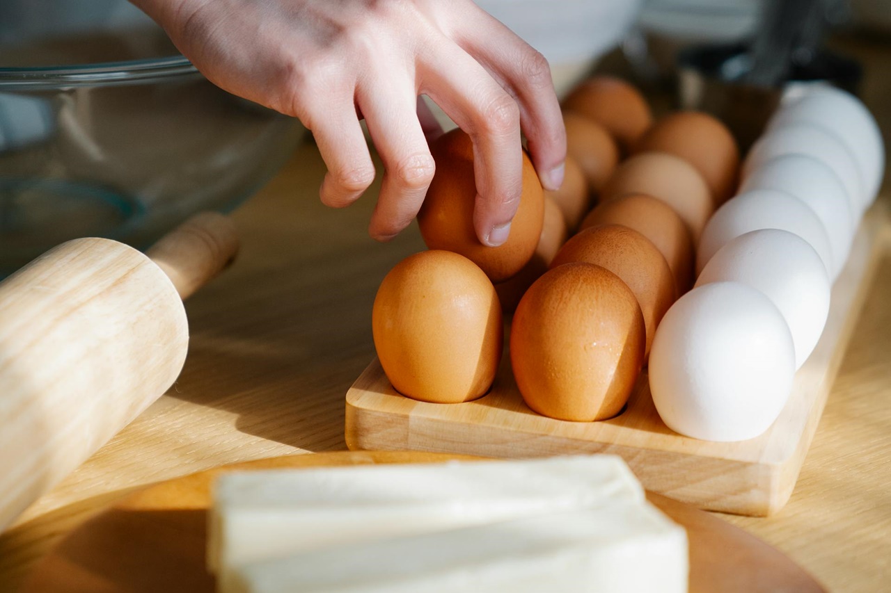 關於雞蛋的迷思其實不少，像是部分民眾會有紅殼雞蛋比白殼更營養的誤解。（示意圖，Pexels）