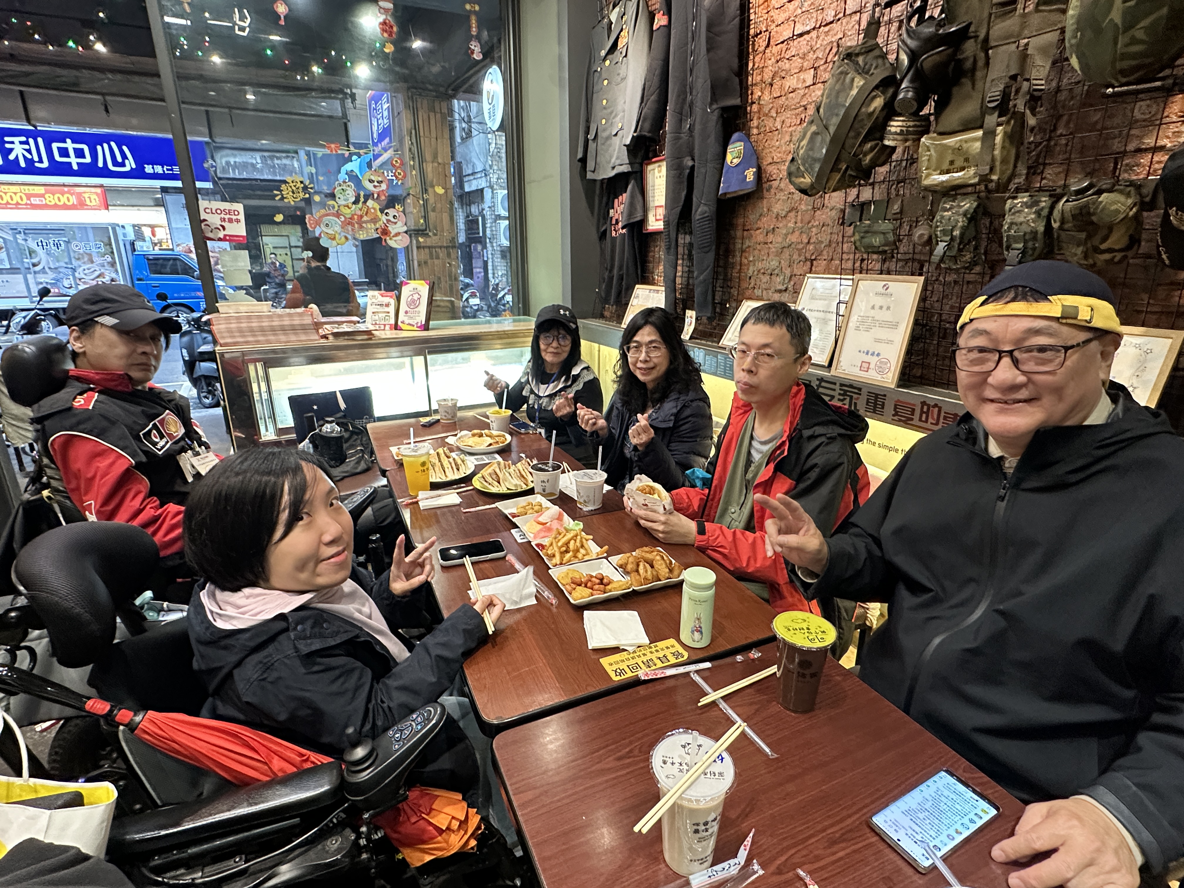 有愛輔導員經常相約至有愛店家「蛋匣！創意早食」聚餐。