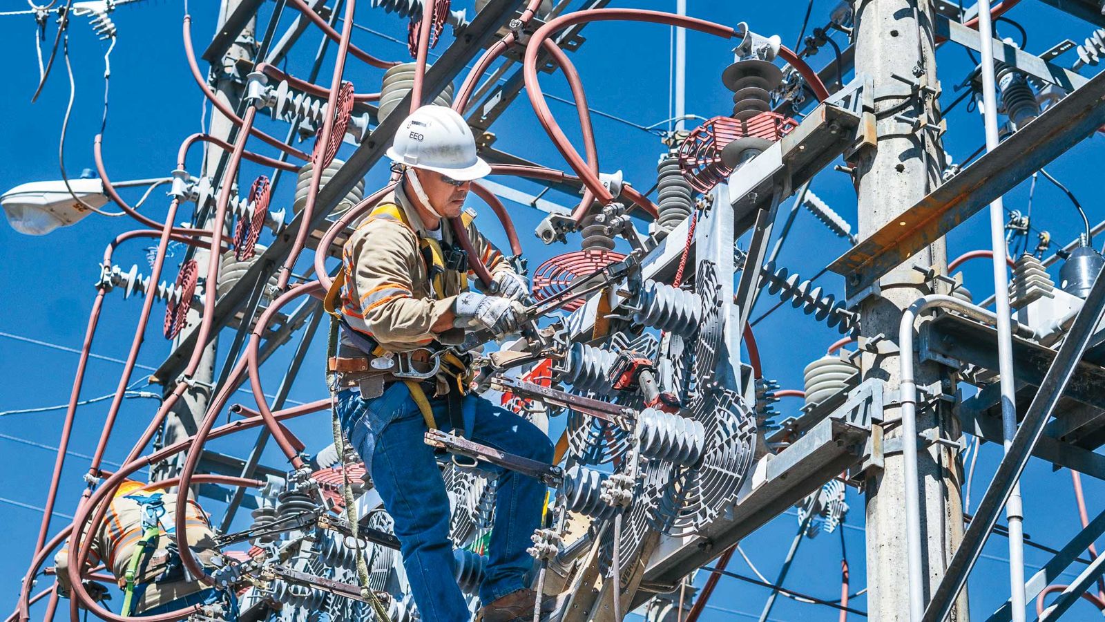 核能投資囊括電網及重電設備族群。（翻攝自臉書粉專AES EI Salvador）