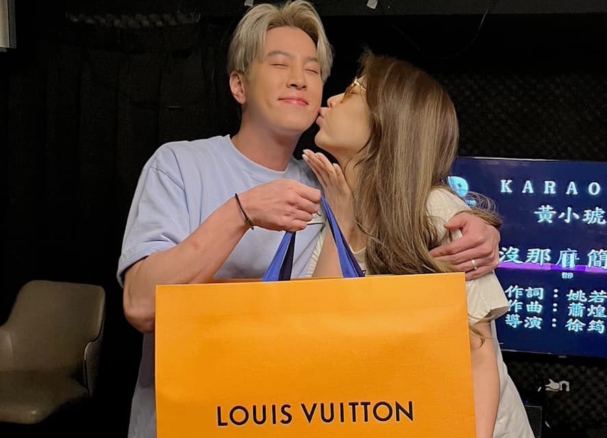 吳東諺前兩天才幫老婆白家綺過40歲生日,獻上名牌進貢。(翻攝自臉書)