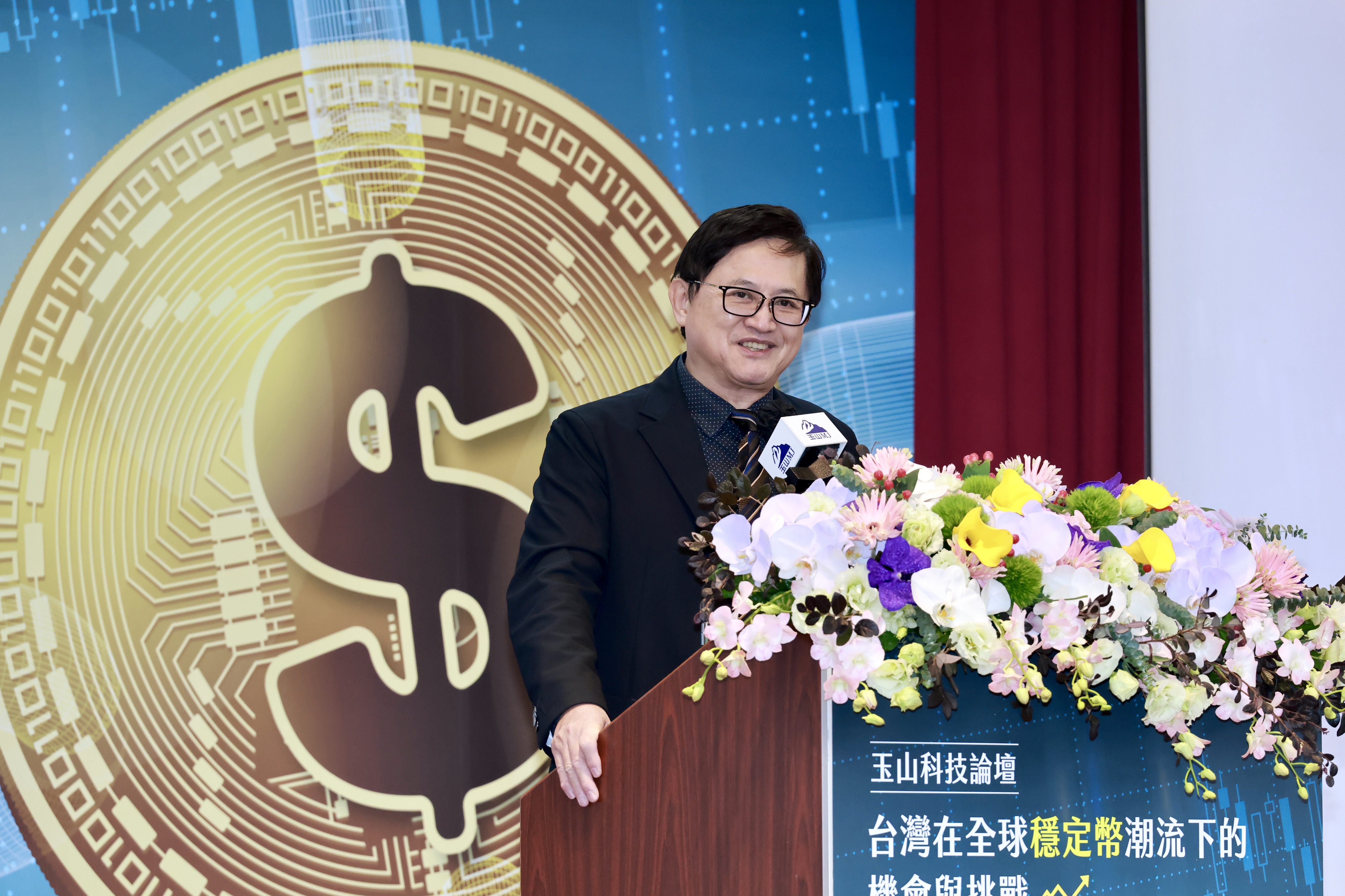 和碩集團董事長童子賢今(17)日出席「2025董事會治理高峰論壇」。(本刊資料照)