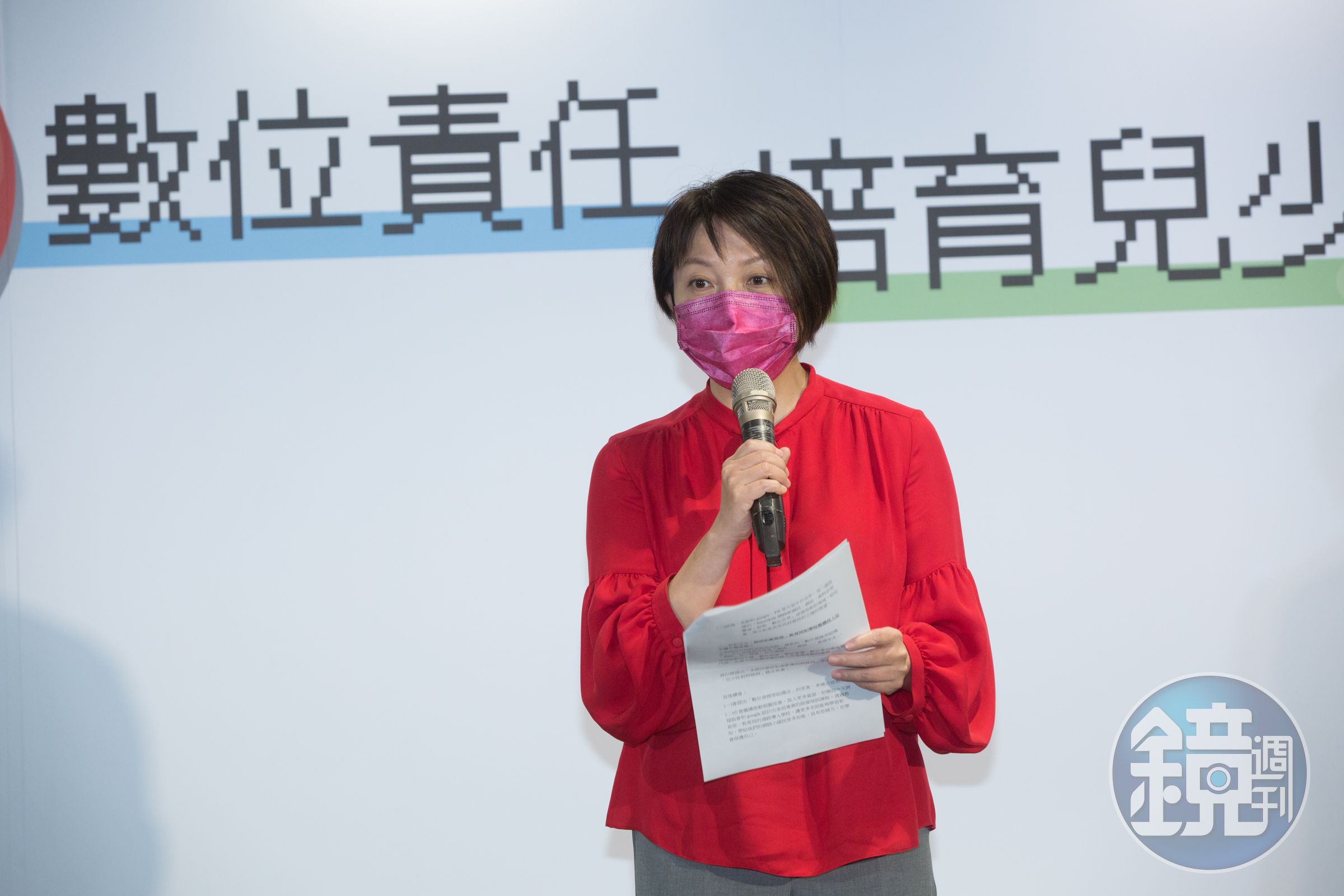 范雲被藍營點名不讓教育部搜書包,對此她親上火線回應。