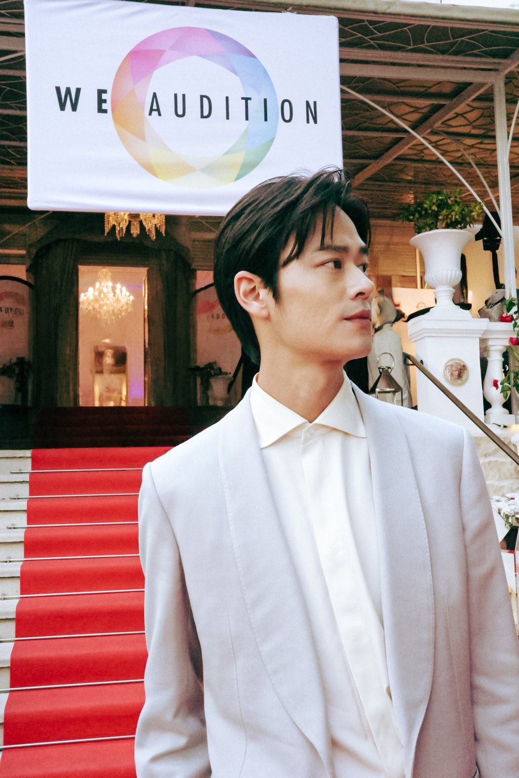 踏上坎城紅毯,夏騰宏難得正裝亮相。(一束光影藝提供)