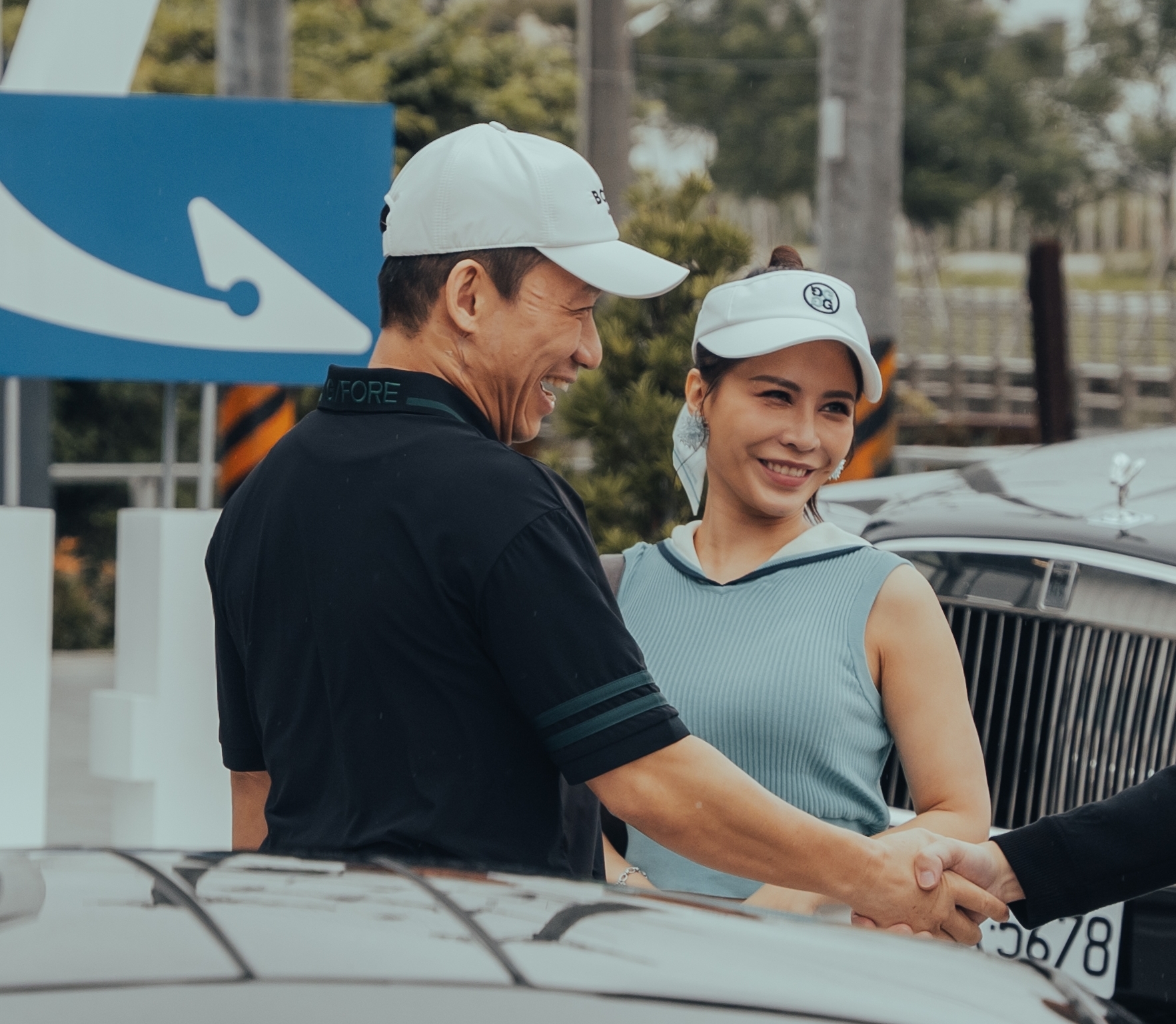 《整形過後》艾怡良(右)飾演小三想扶正,為金主男友郭子乾(左)全身整形。(六魚文創提供)