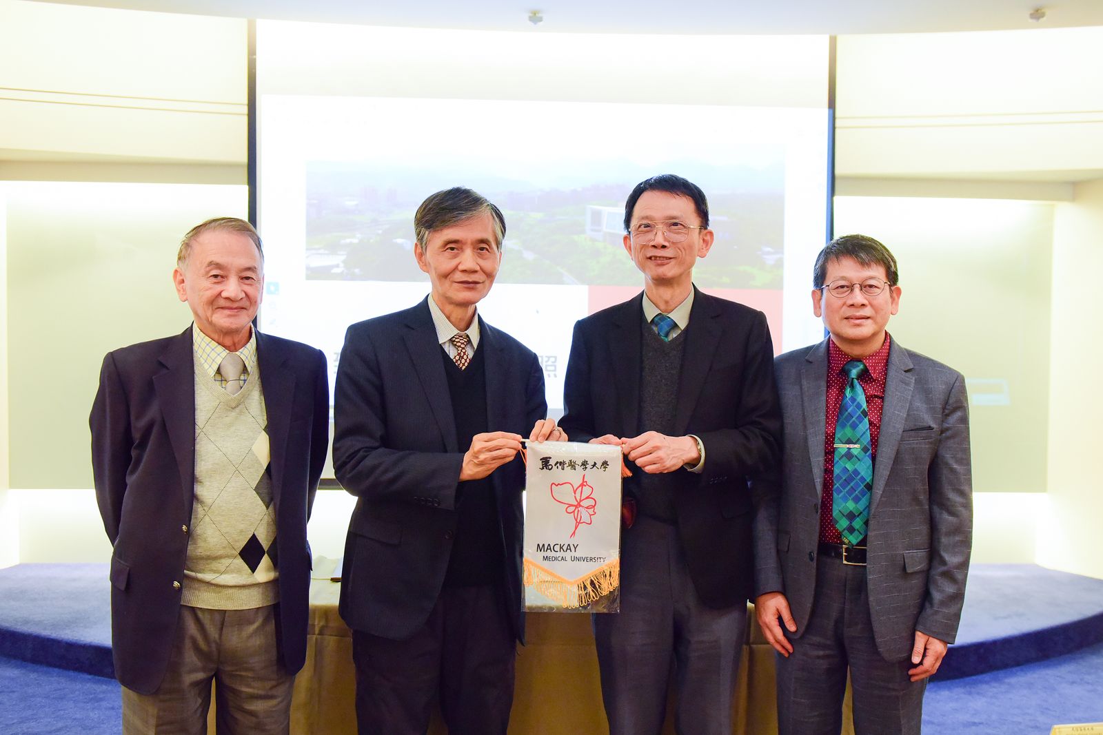 馬偕醫大、中原大學簽署合作備忘錄 推動跨域人才培育與科研創新